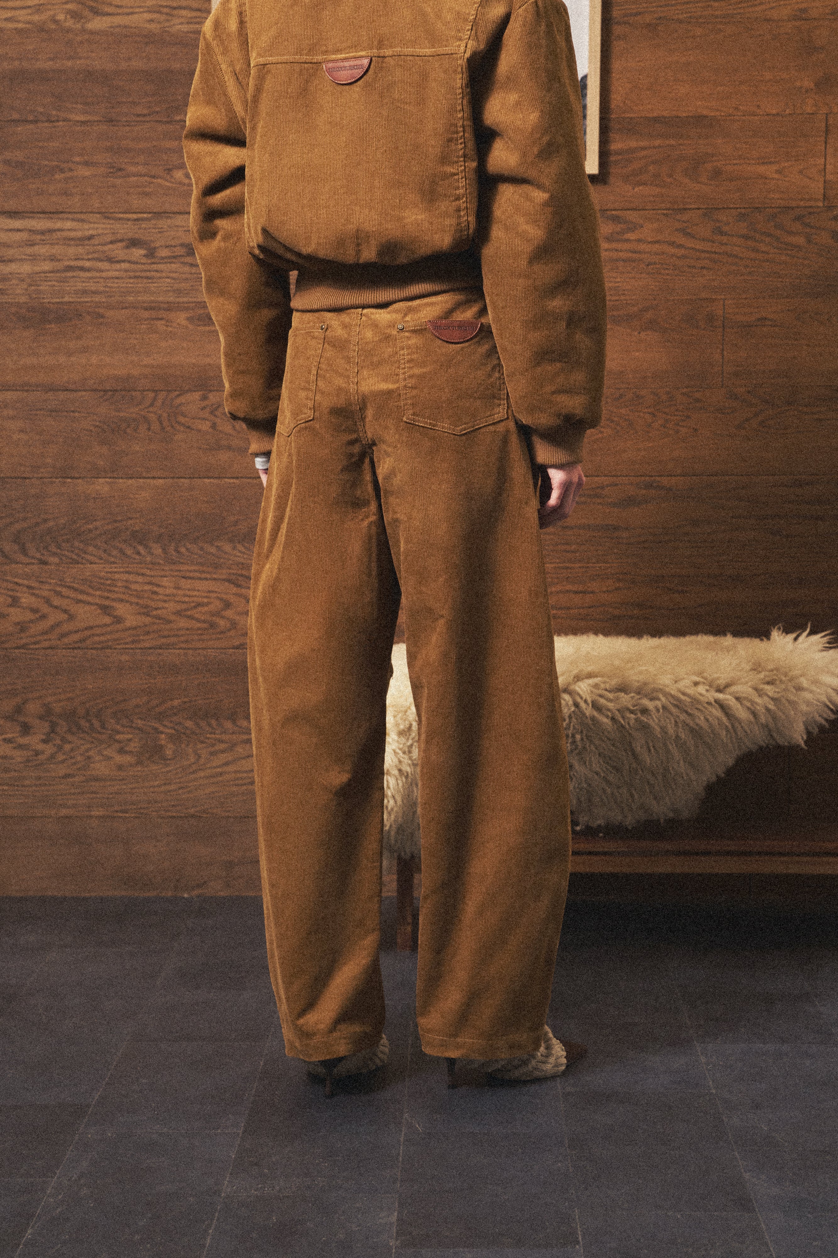 CORD BARREL LEG TROUSERS - TAN