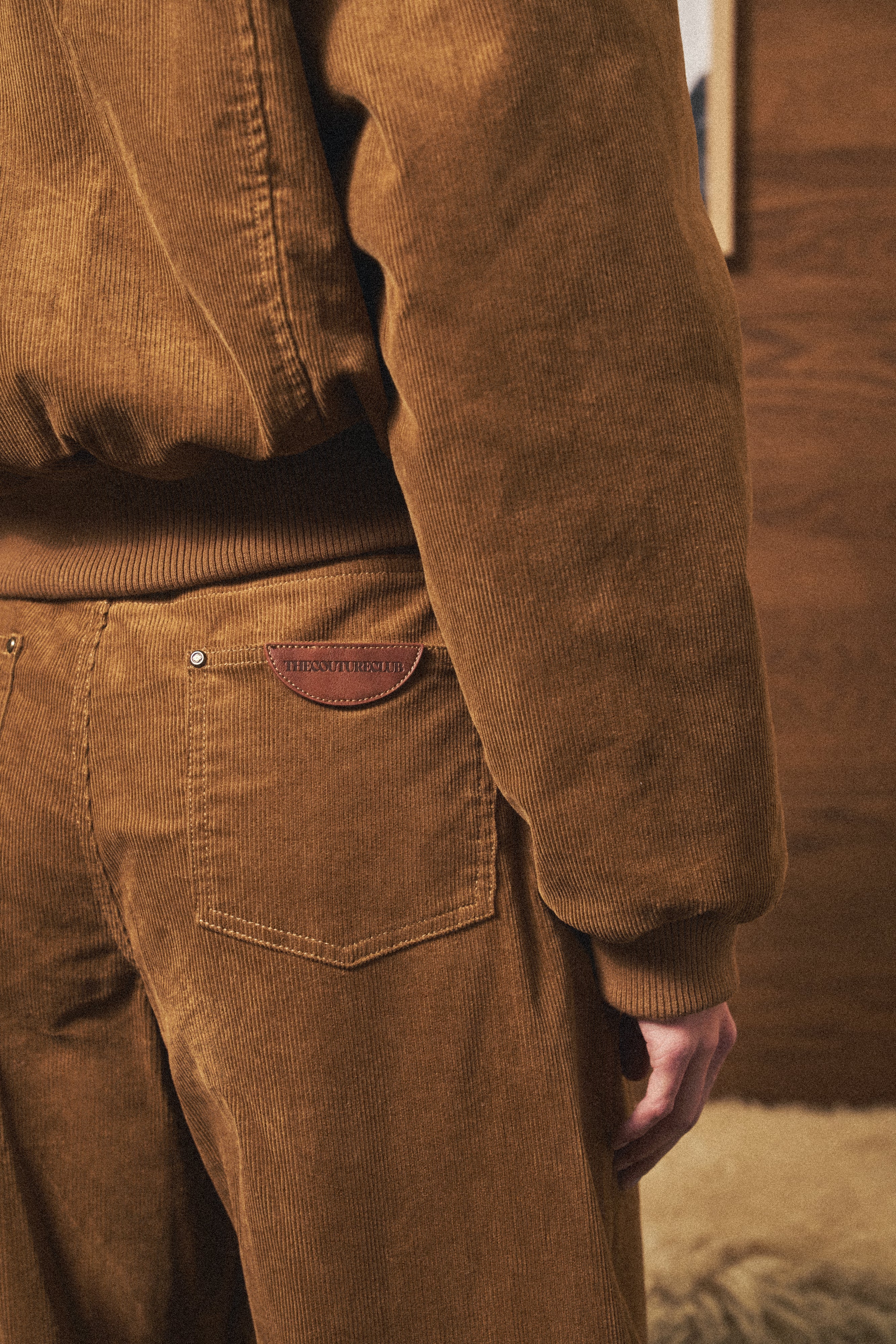 CORD BARREL LEG TROUSERS - TAN