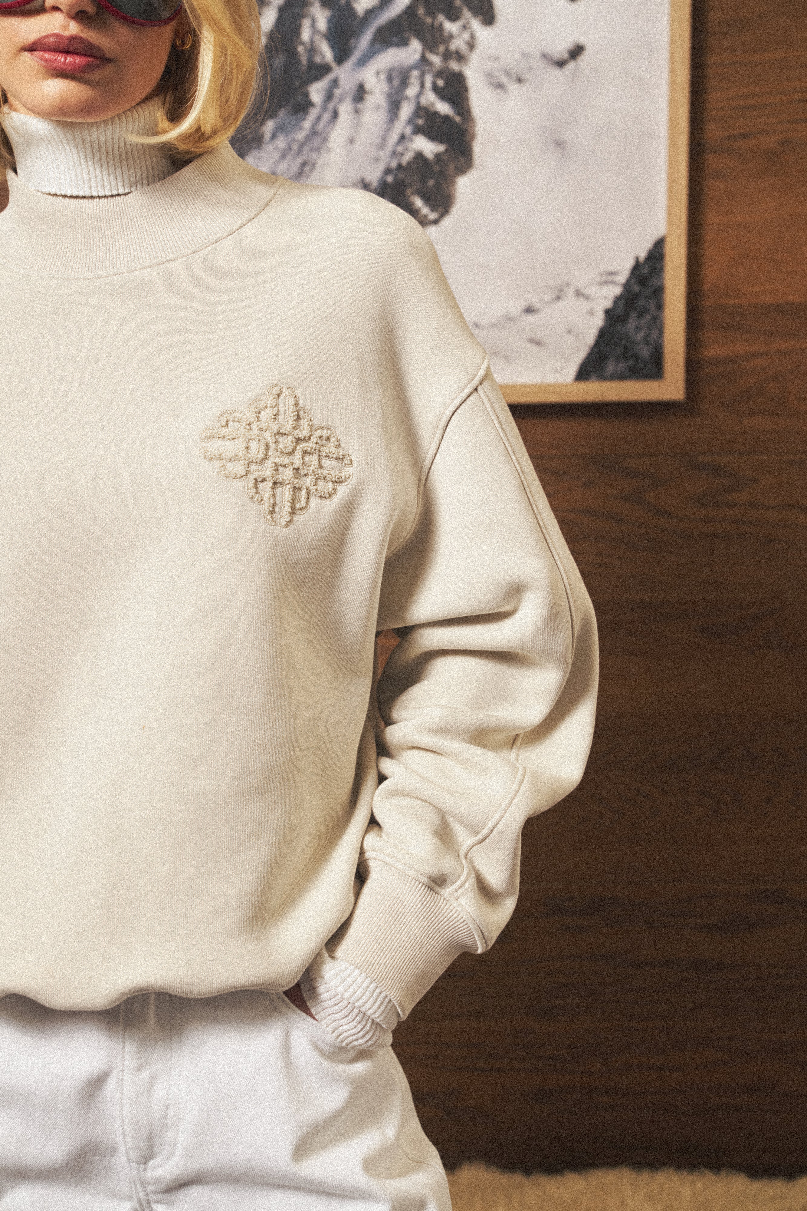 CHENILLE EMBLEM MOCK NECK CREW - BONE
