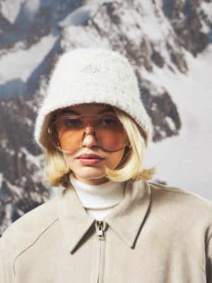 KNITTED EMBLEM BUCKET HAT - BEIGE