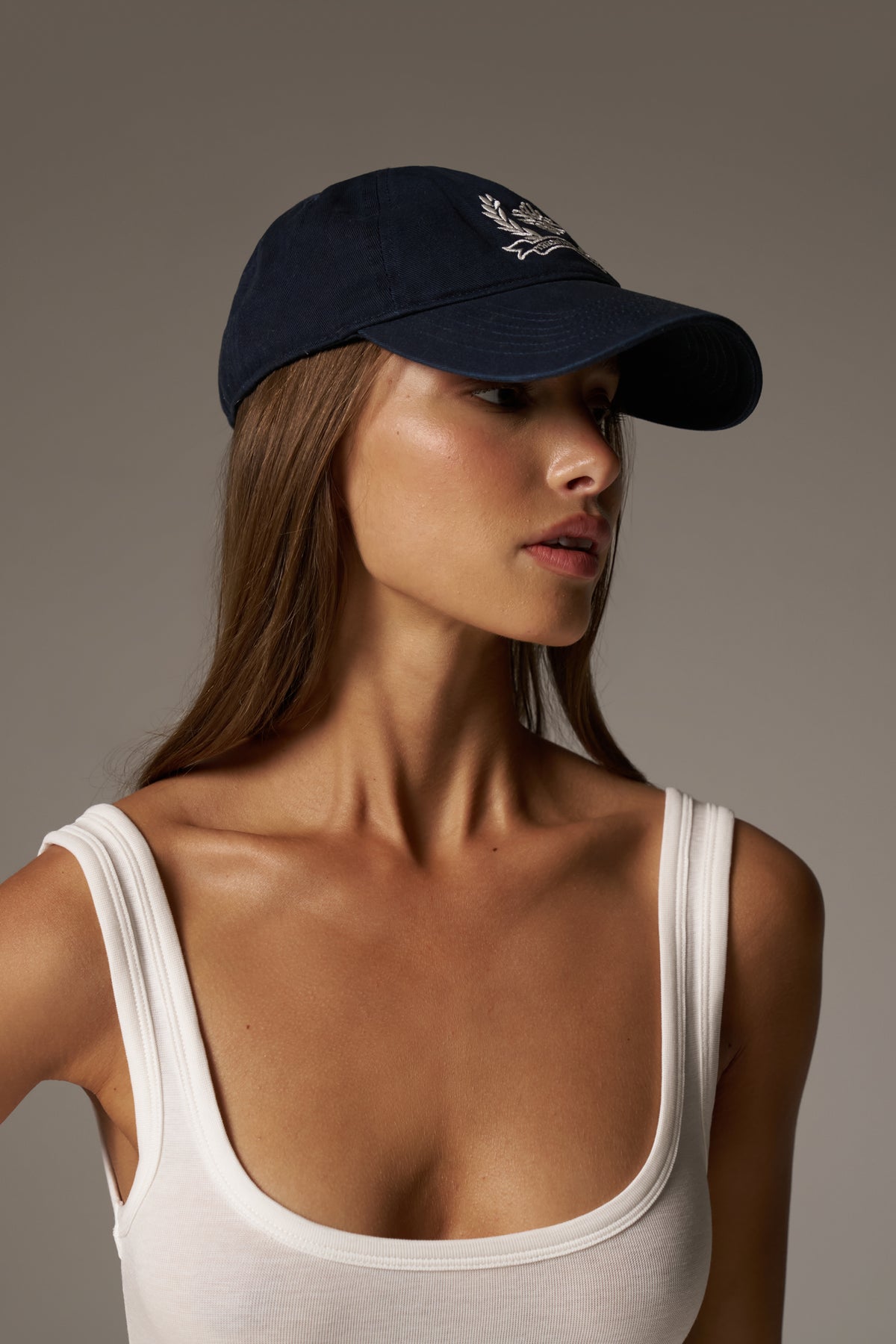 EMBROIDERY CREST CAP - NAVY