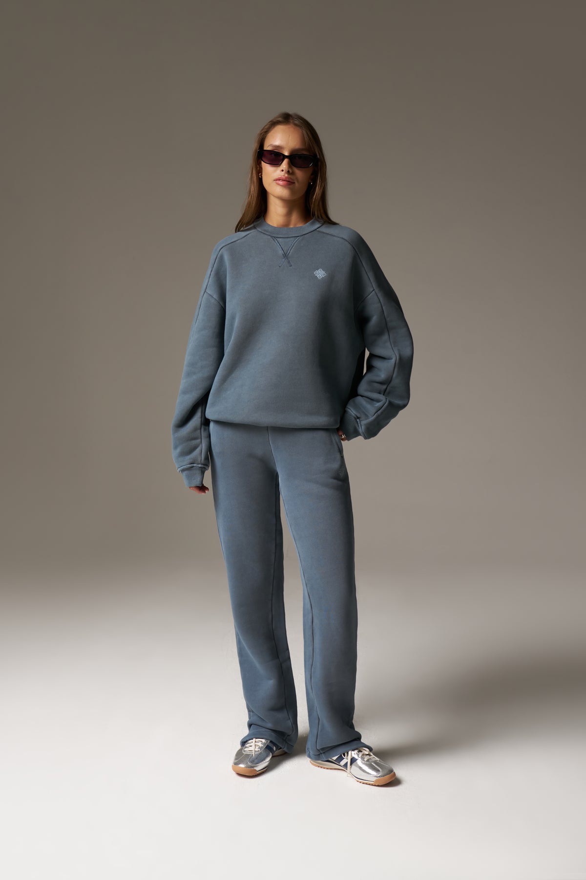 LAUNDERED CLASSICS SEAM DETAIL SWEATSHIRT - PETROL BLUE