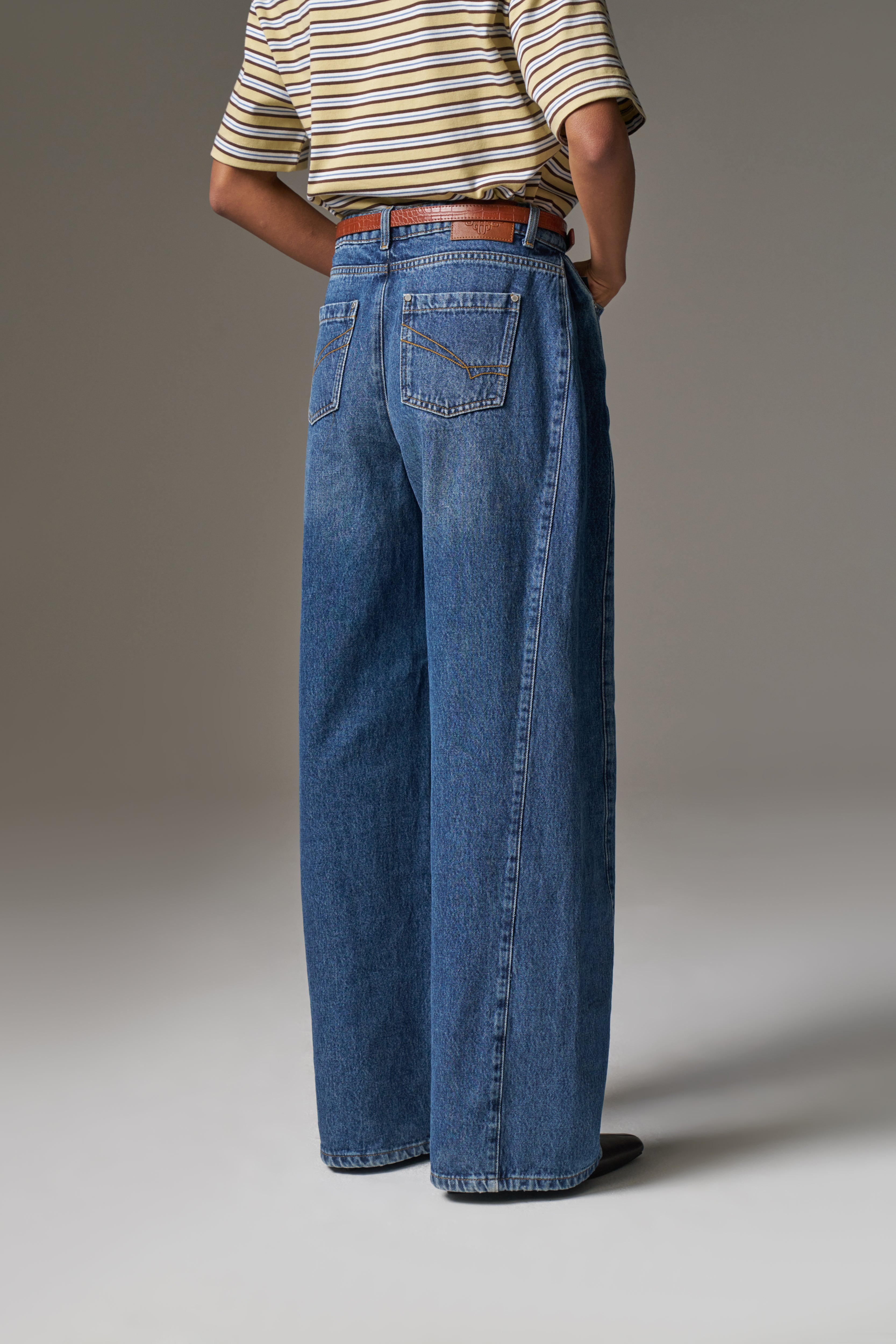 ADJUSTABLE PLEAT DETAIL WIDE LEG JEANS - VINTAGE BLUE WASH