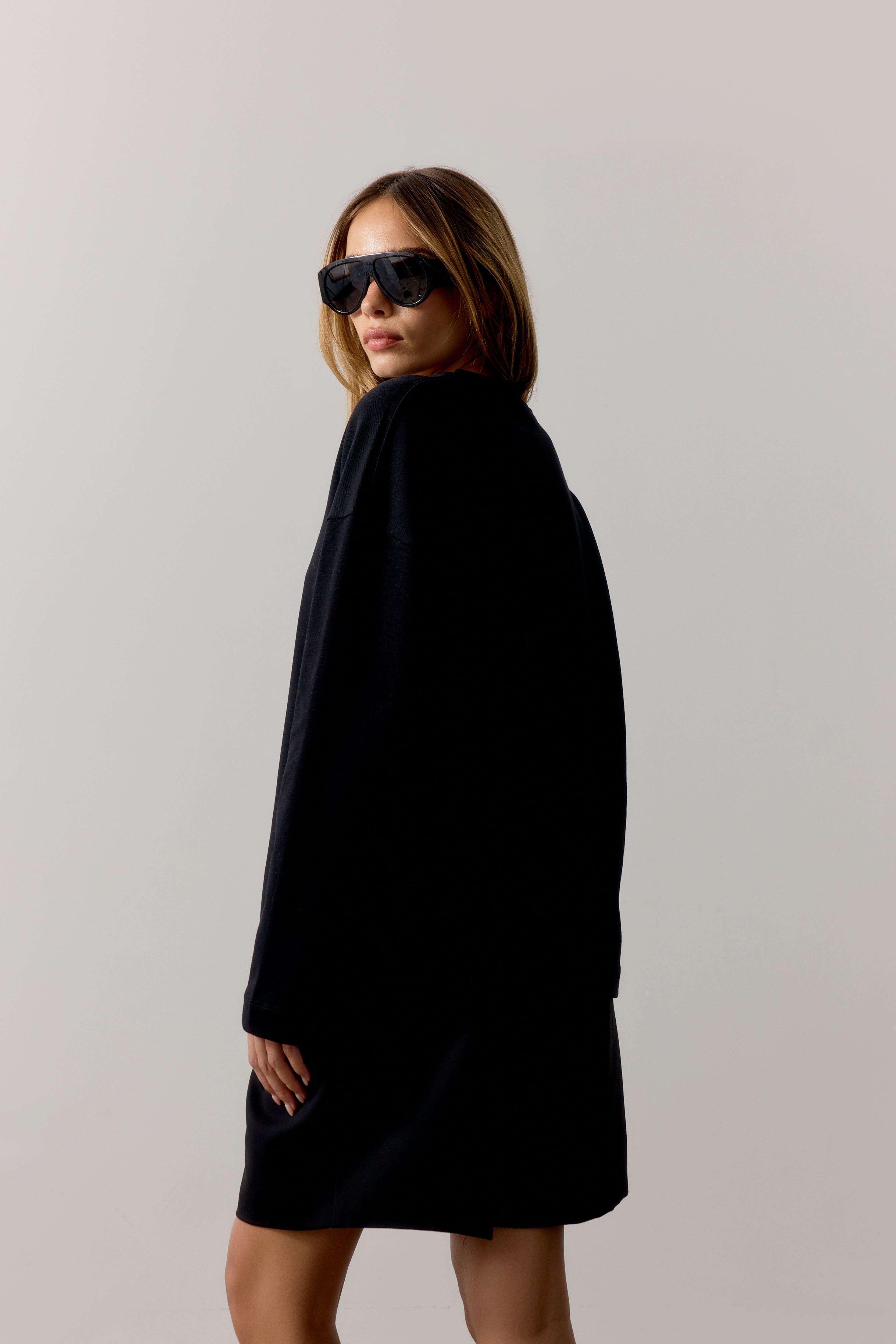 APPLIQUÉ EMBLEM LONG SLEEVE - BLACK