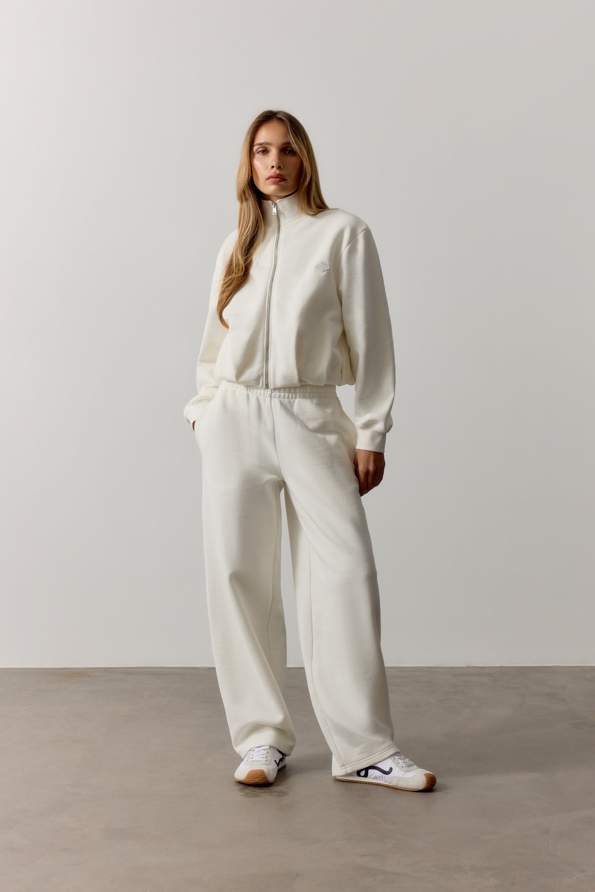 BARREL LEG JOGGER - OFF WHITE