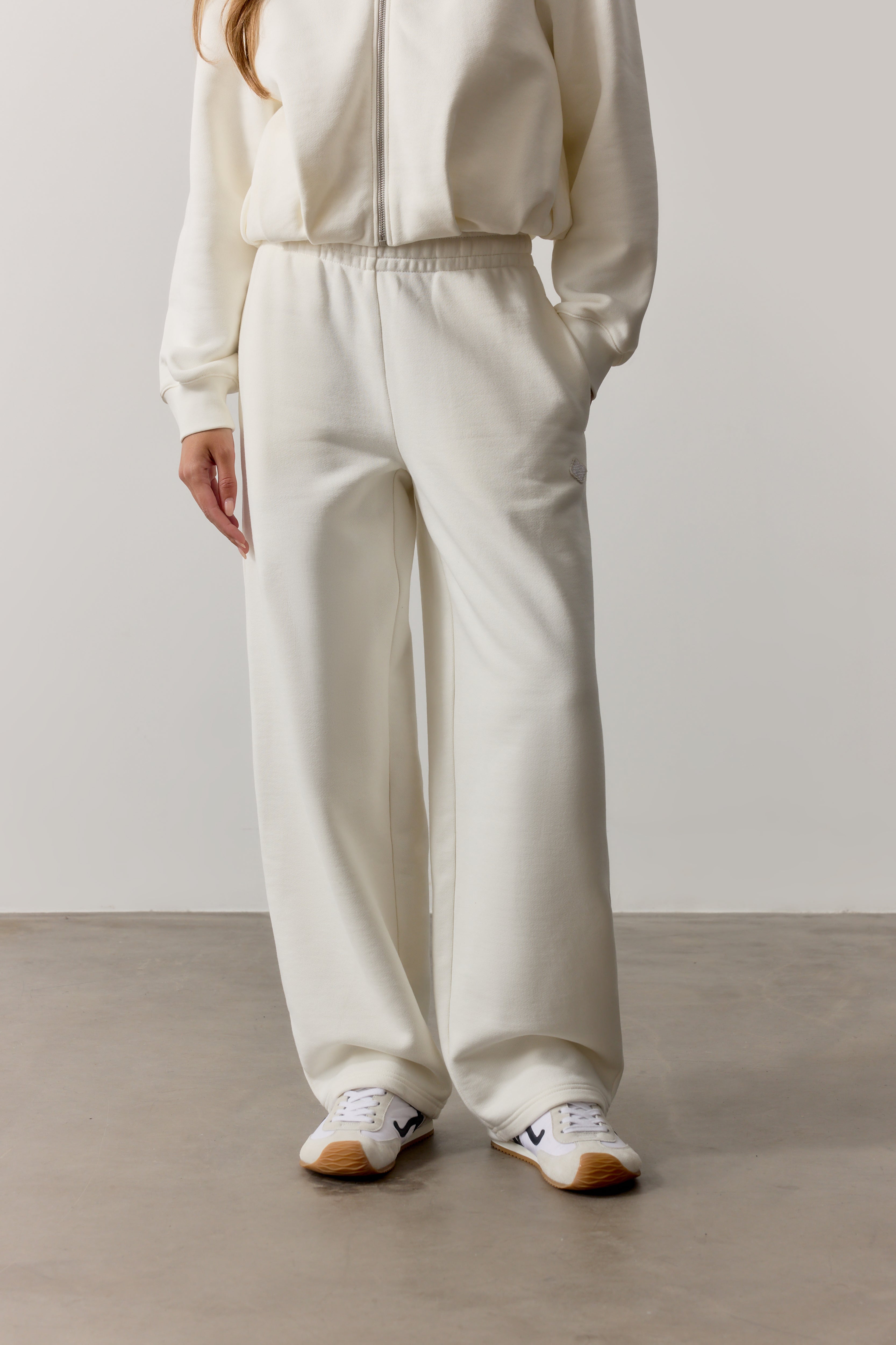 BARREL LEG JOGGER - OFF WHITE