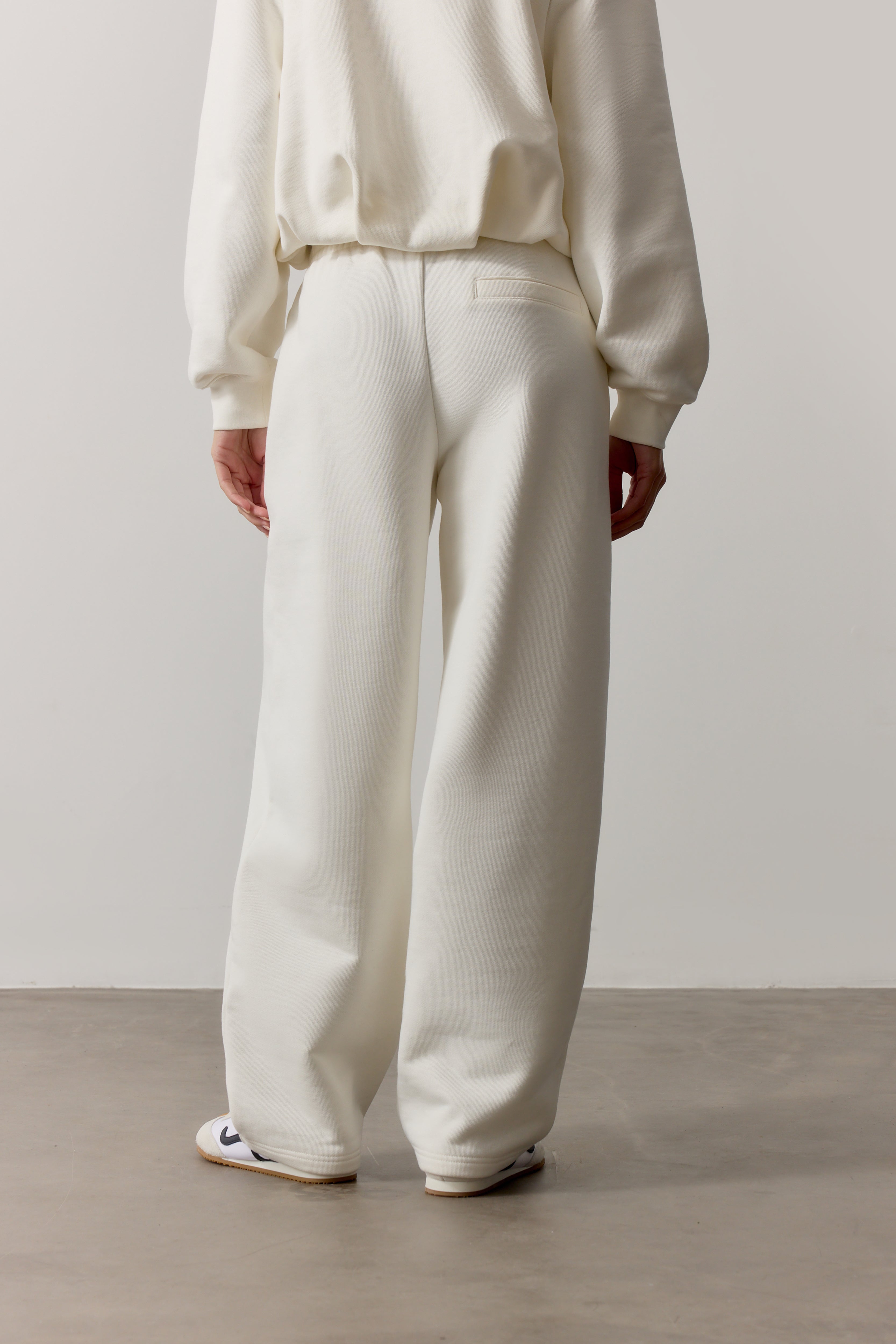 BARREL LEG JOGGER - OFF WHITE