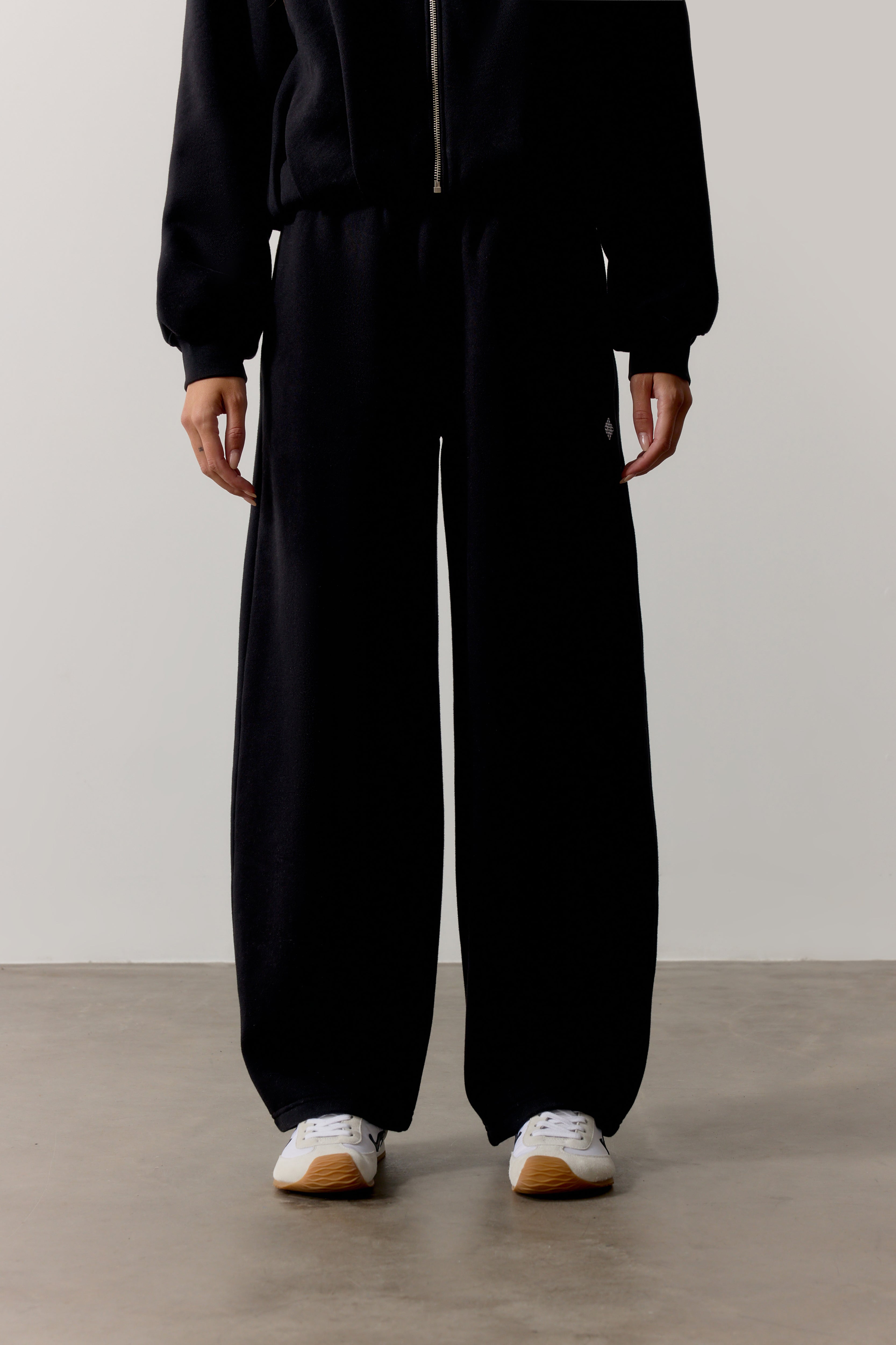 BARREL LEG JOGGER - BLACK