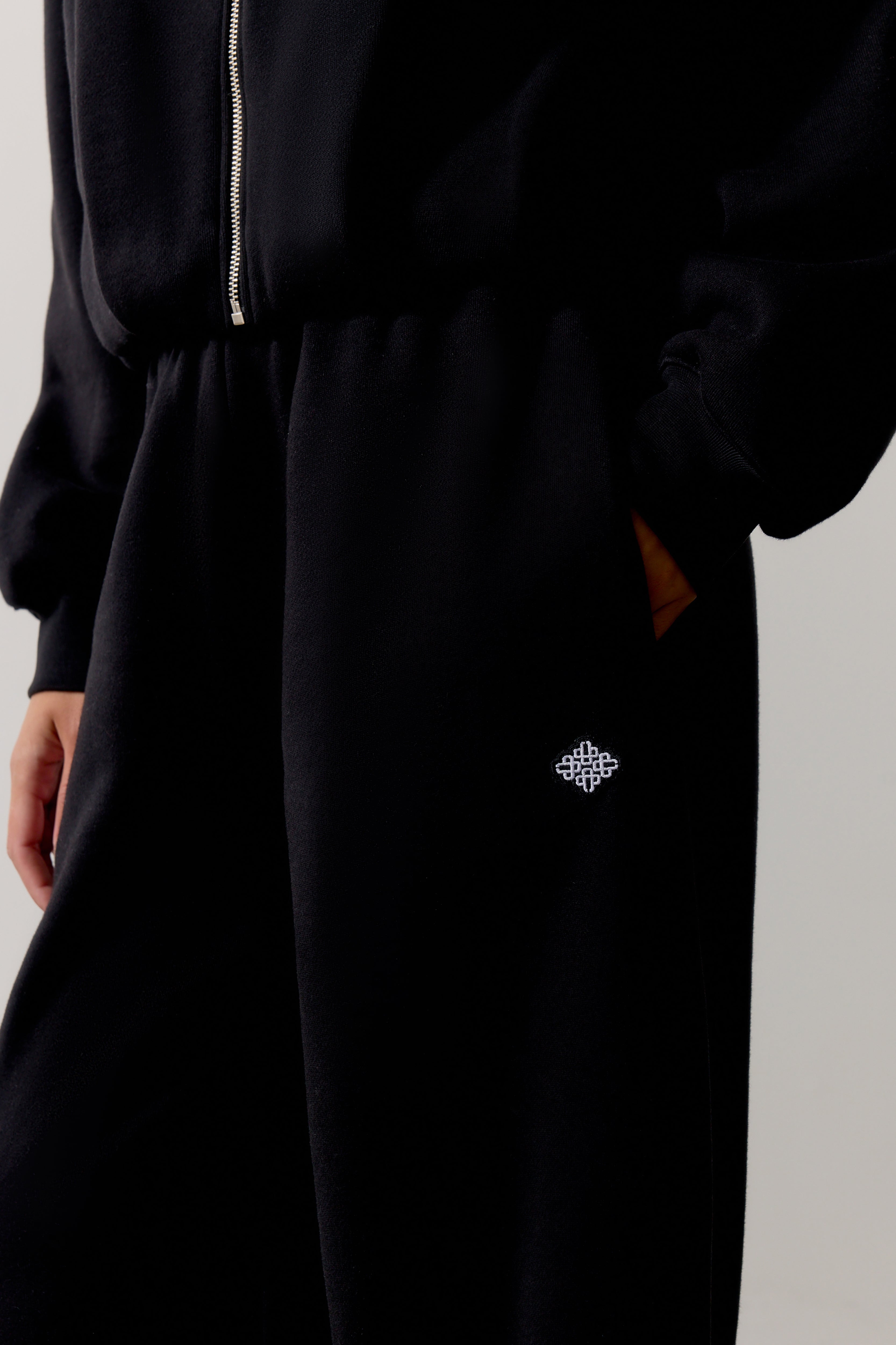 BARREL LEG JOGGER - BLACK