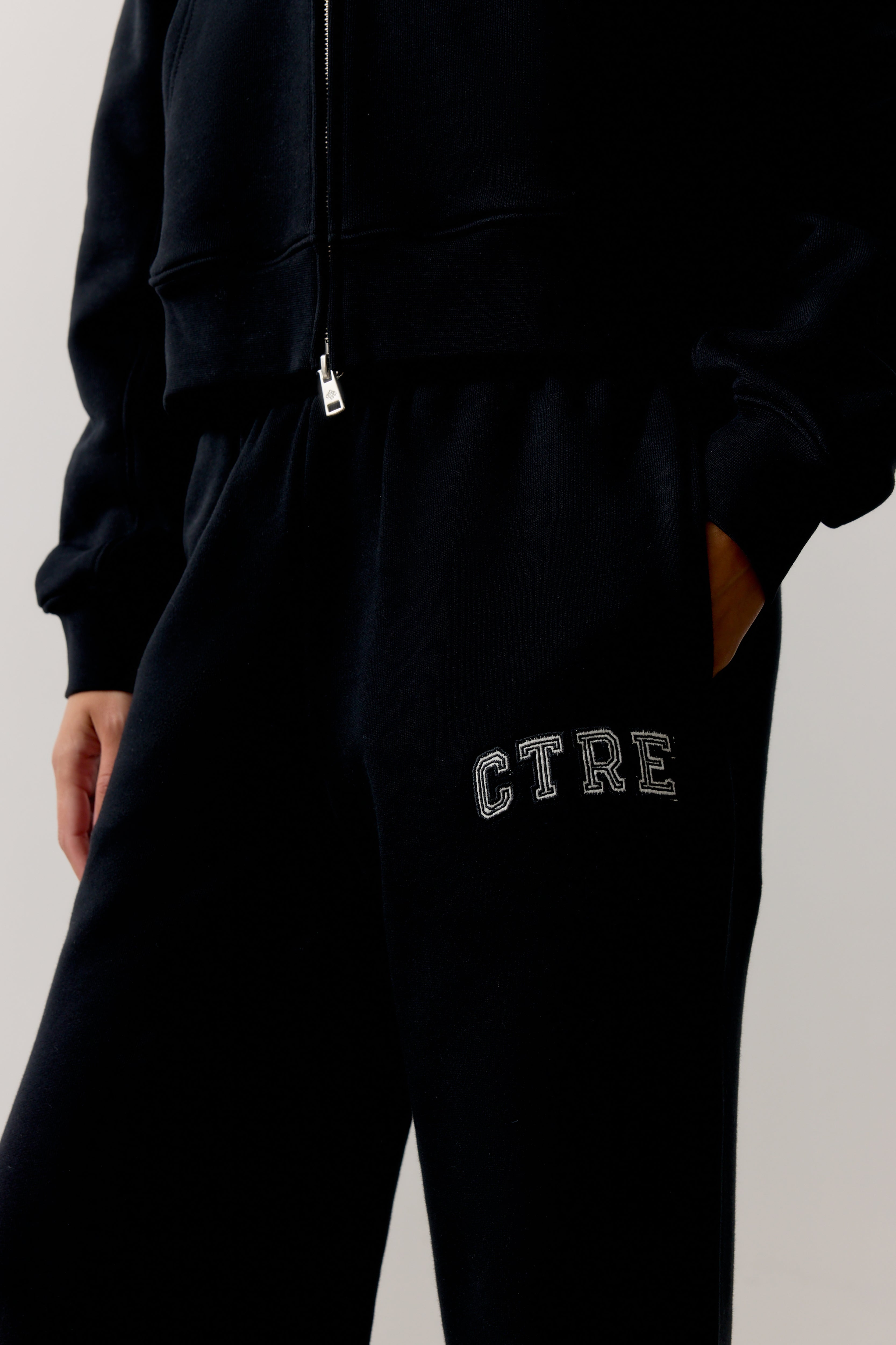 CTRE STRAIGHT LEG JOGGERS - BLACK