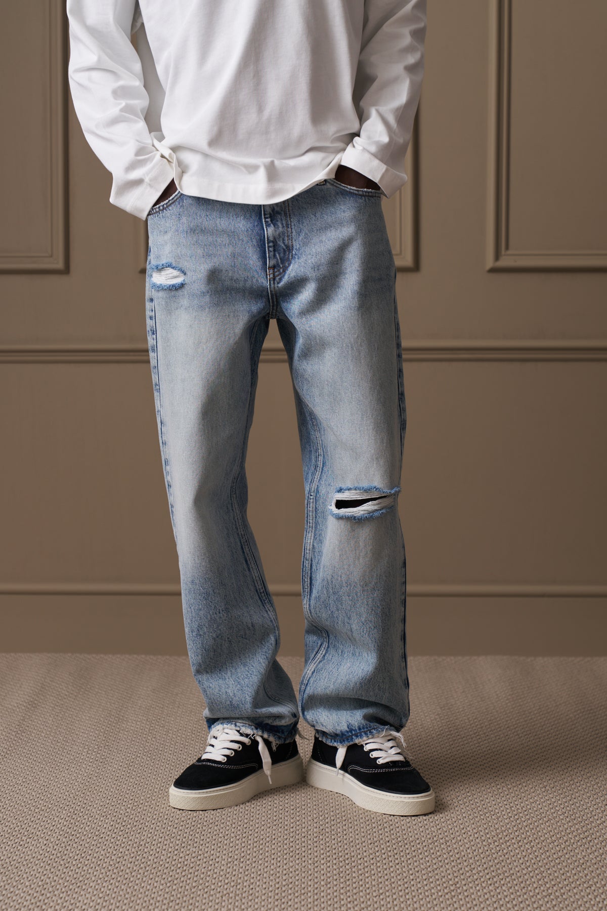 DISTRESSED RELAXED STRAIGHT FIT JEAN - LIGHT WASH