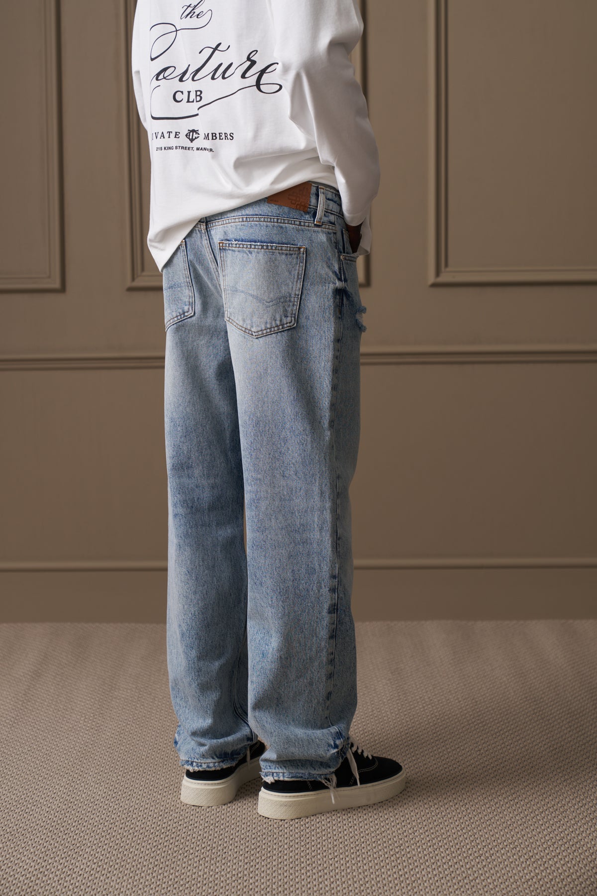 DISTRESSED RELAXED STRAIGHT FIT JEAN - LIGHT WASH