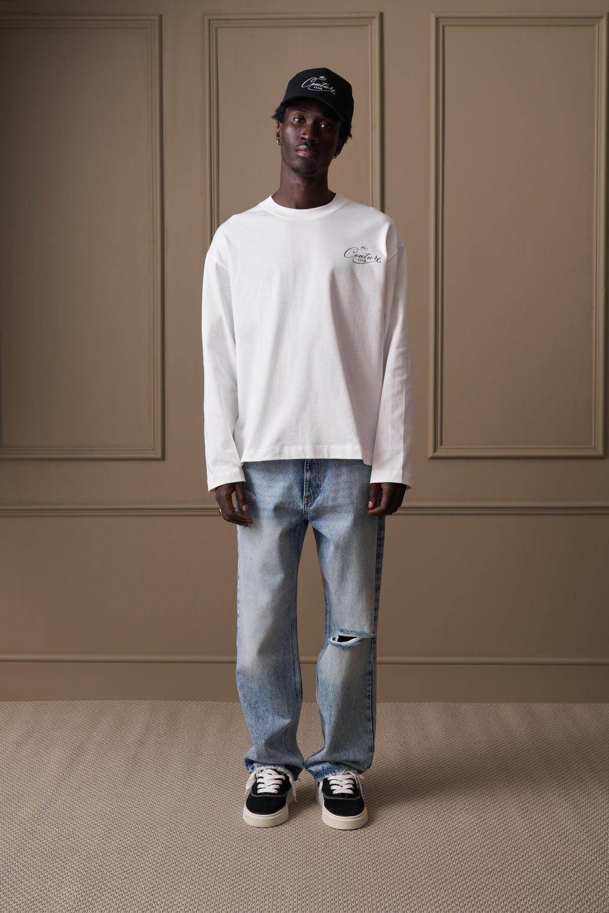 DISTRESSED RELAXED STRAIGHT FIT JEAN - LIGHT WASH