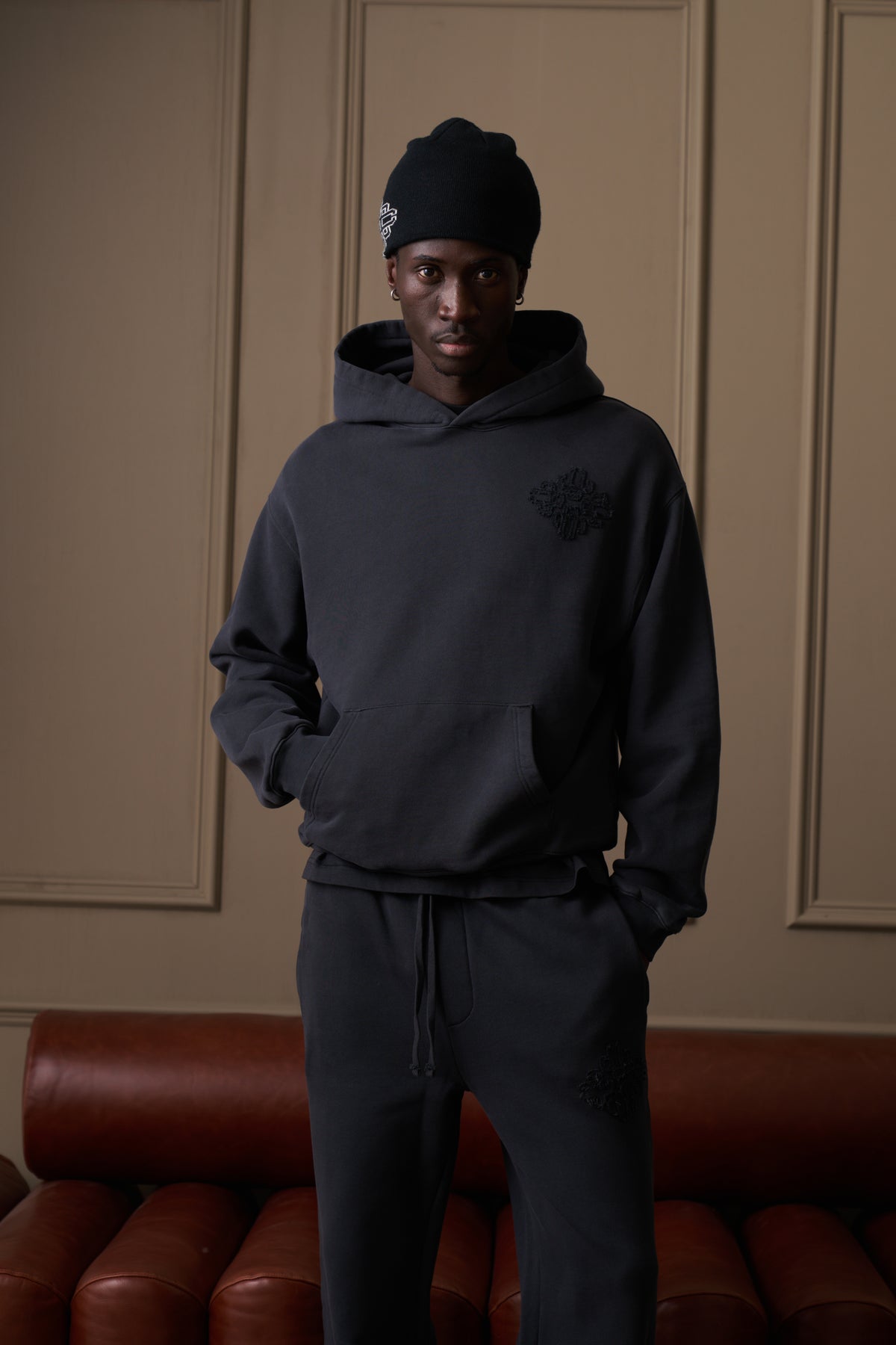 DISTRESSED EMBLEM APPLIQUE HOODIE - BLACK