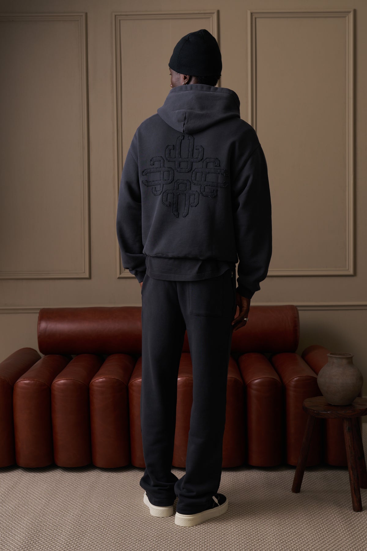 DISTRESSED EMBLEM APPLIQUE HOODIE - BLACK