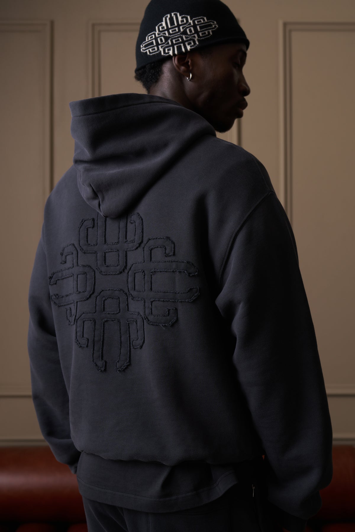 DISTRESSED EMBLEM APPLIQUE HOODIE - BLACK