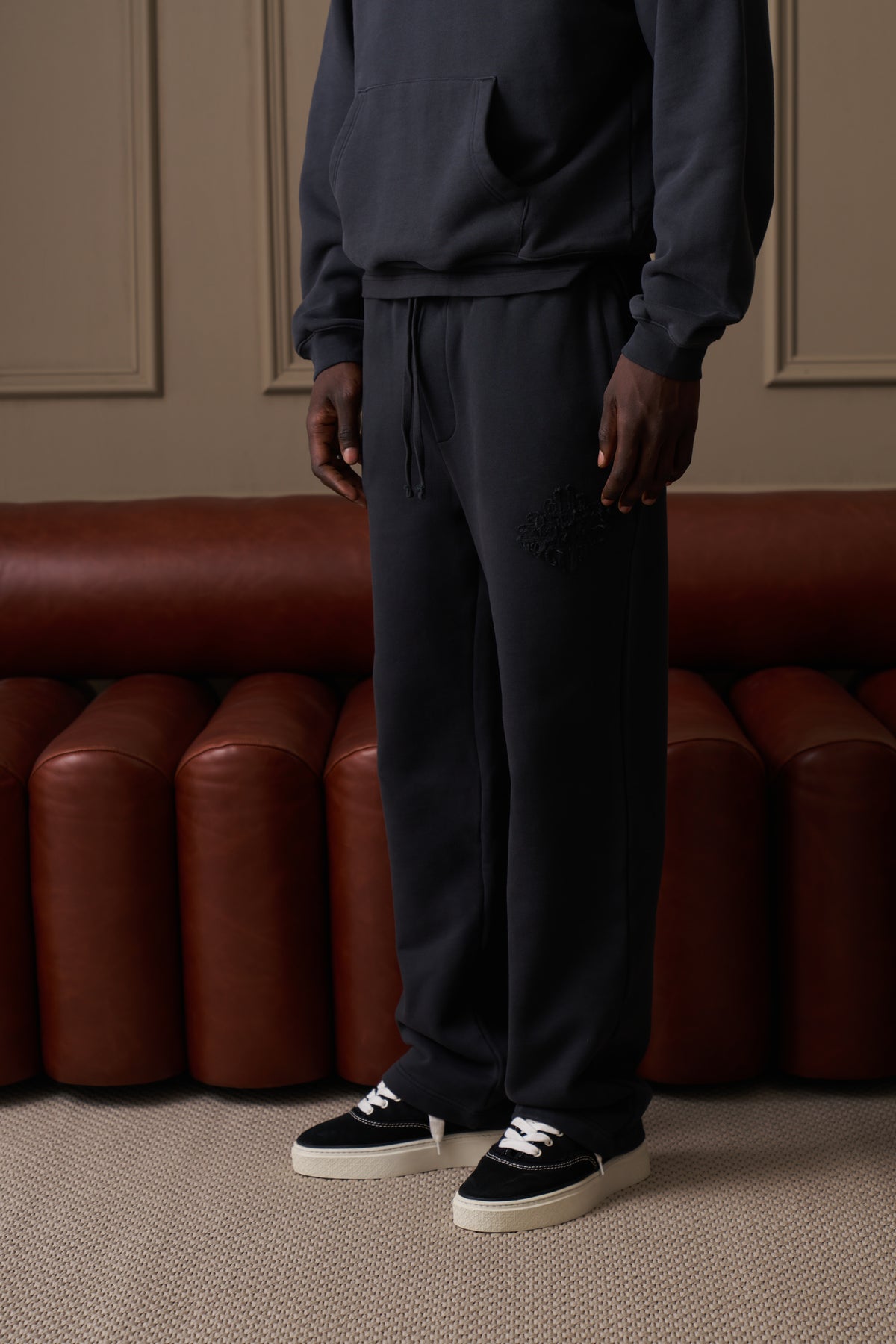 DISTRESSED EMBLEM APPLIQUE JOGGERS - BLACK