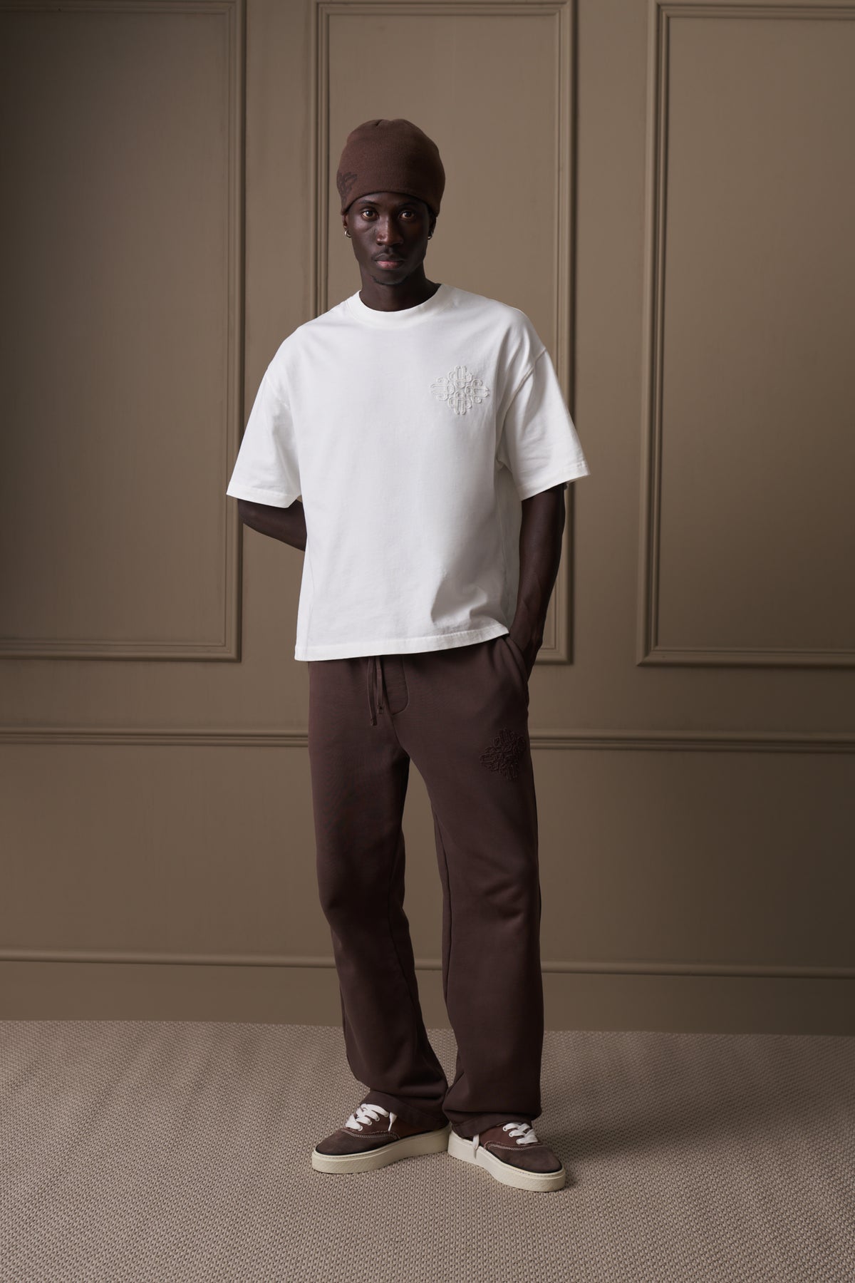 DISTRESSED APPLIQUE T-SHIRT - OFF WHITE