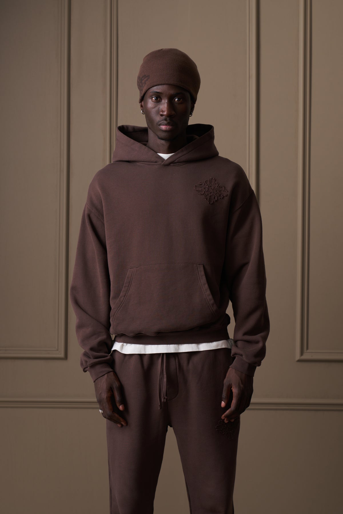 DISTRESSED EMBLEM APPLIQUE HOODIE - BROWN
