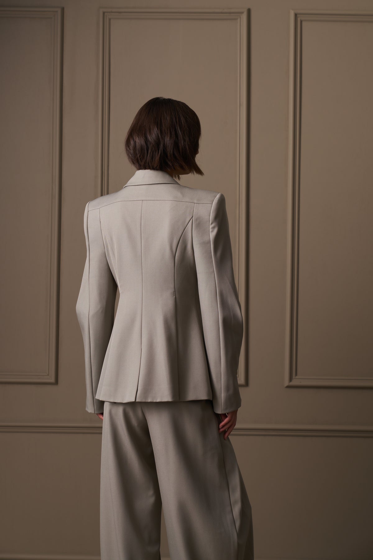 CURVED SLEEVE CINCHED WAIST BLAZER - GREY