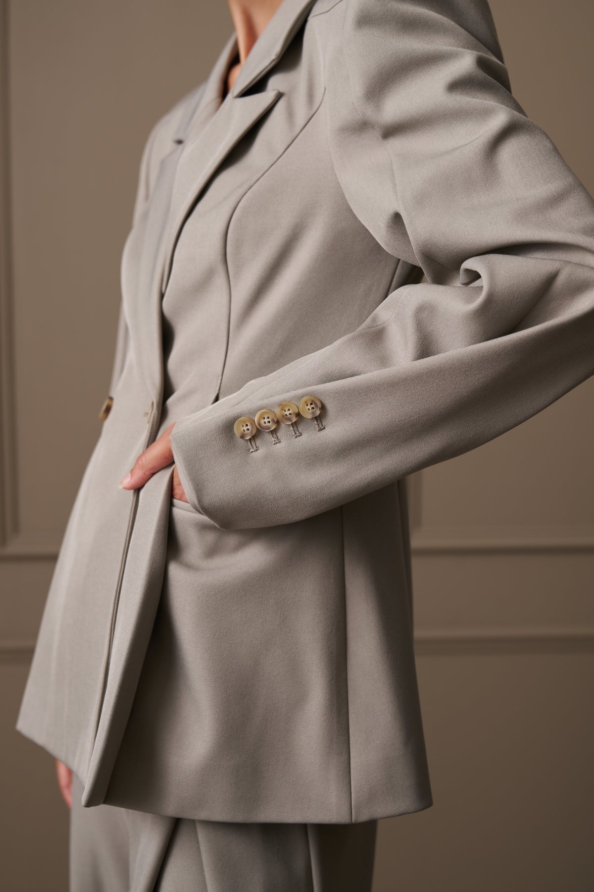 CURVED SLEEVE CINCHED WAIST BLAZER - GREY