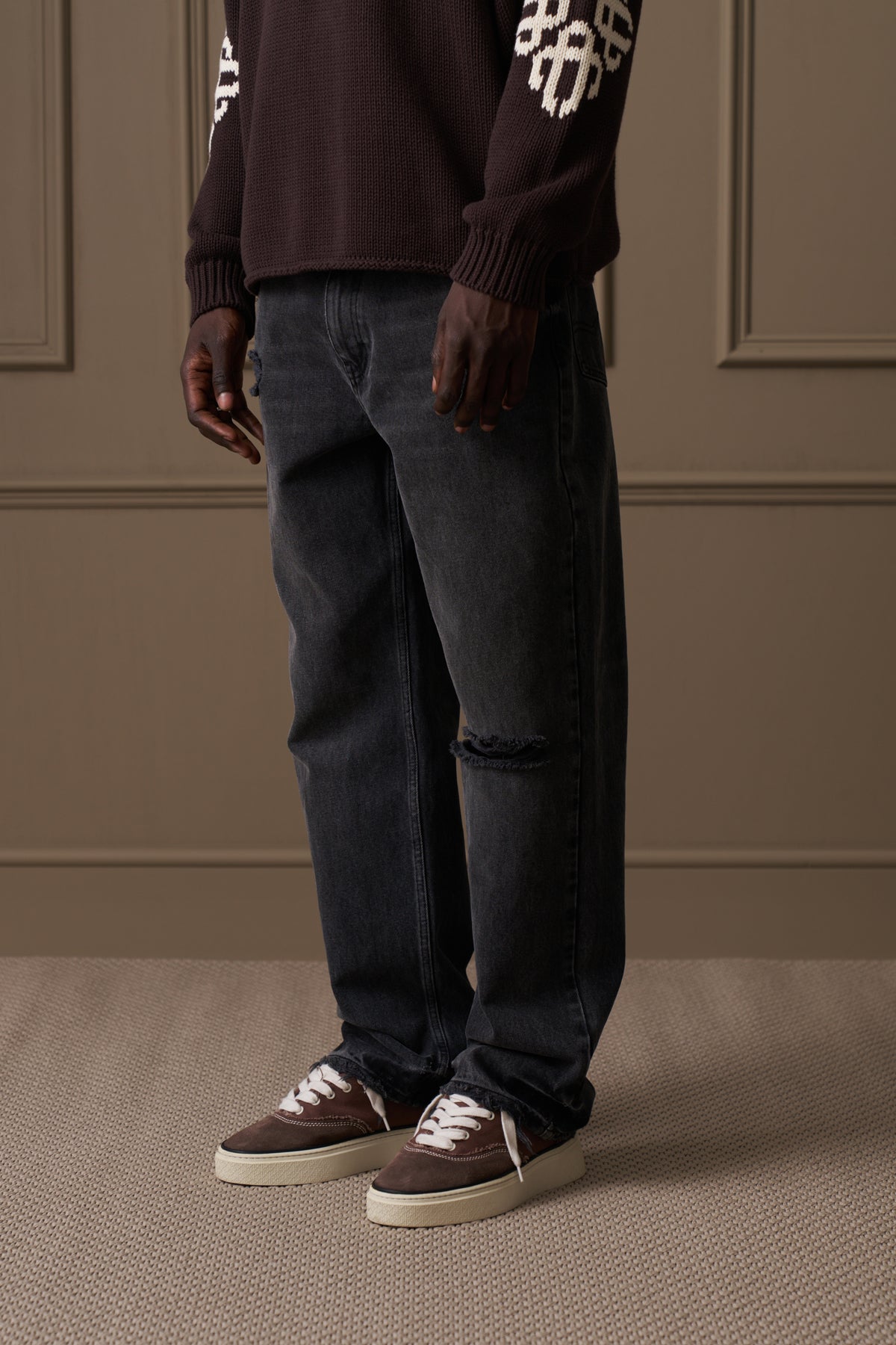 DISTRESSED RELAXED STRAIGHT FIT JEAN - WASHED BLACK