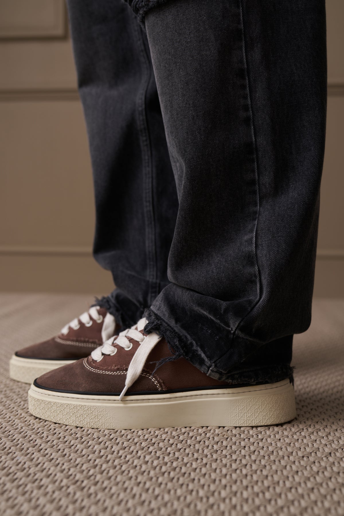 DISTRESSED RELAXED STRAIGHT FIT JEAN - WASHED BLACK