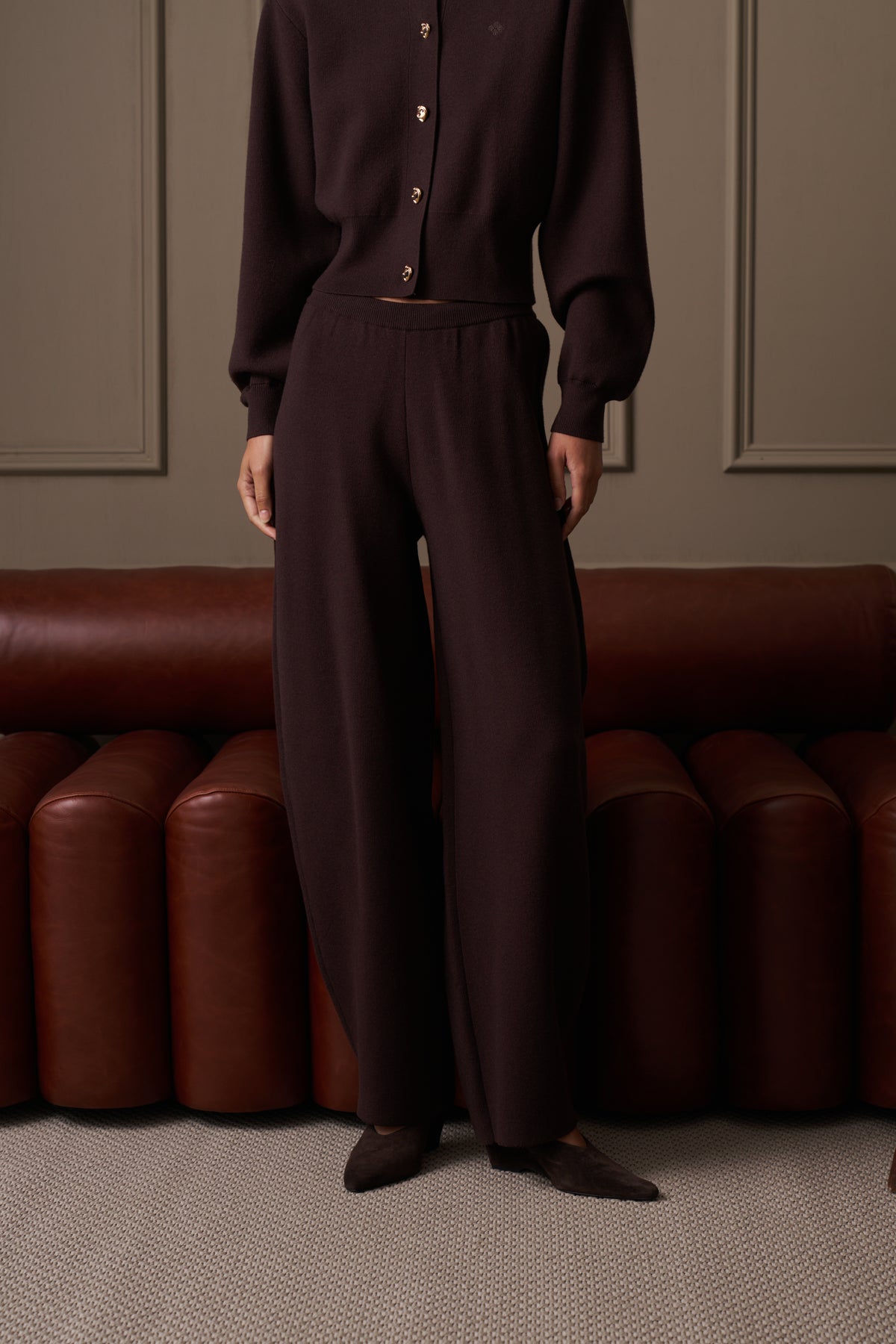 COMPACT KNIT BARREL LEG JOGGER - BROWN
