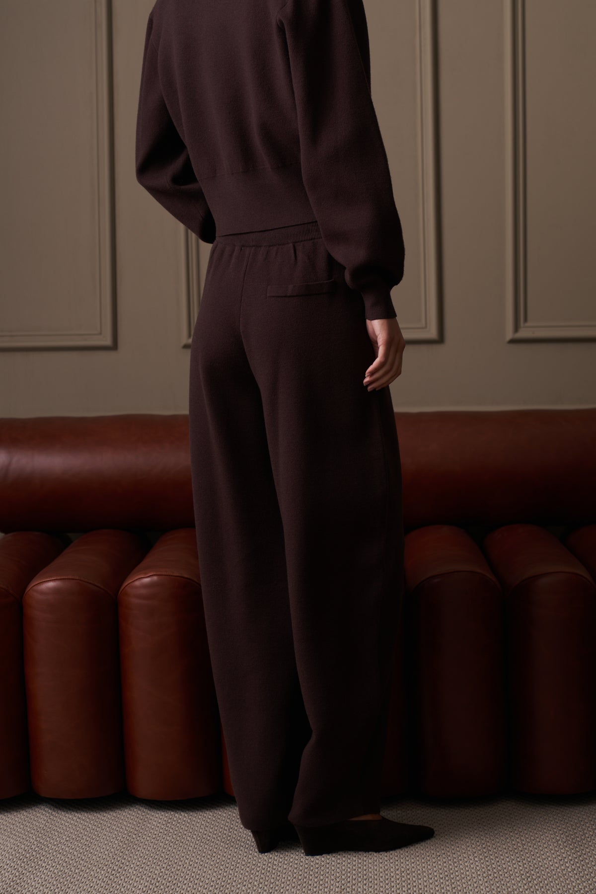 COMPACT KNIT BARREL LEG JOGGER - BROWN