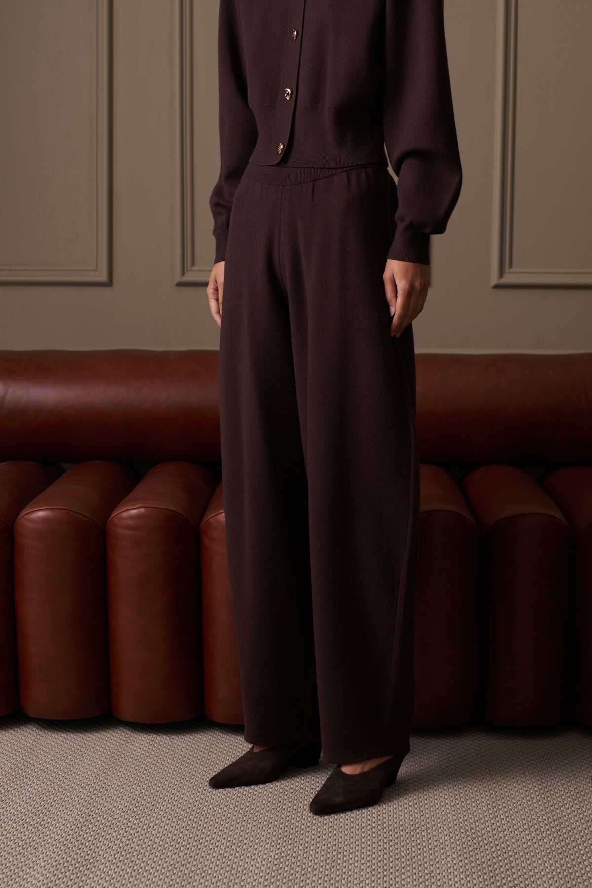 COMPACT KNIT BARREL LEG JOGGER - BROWN