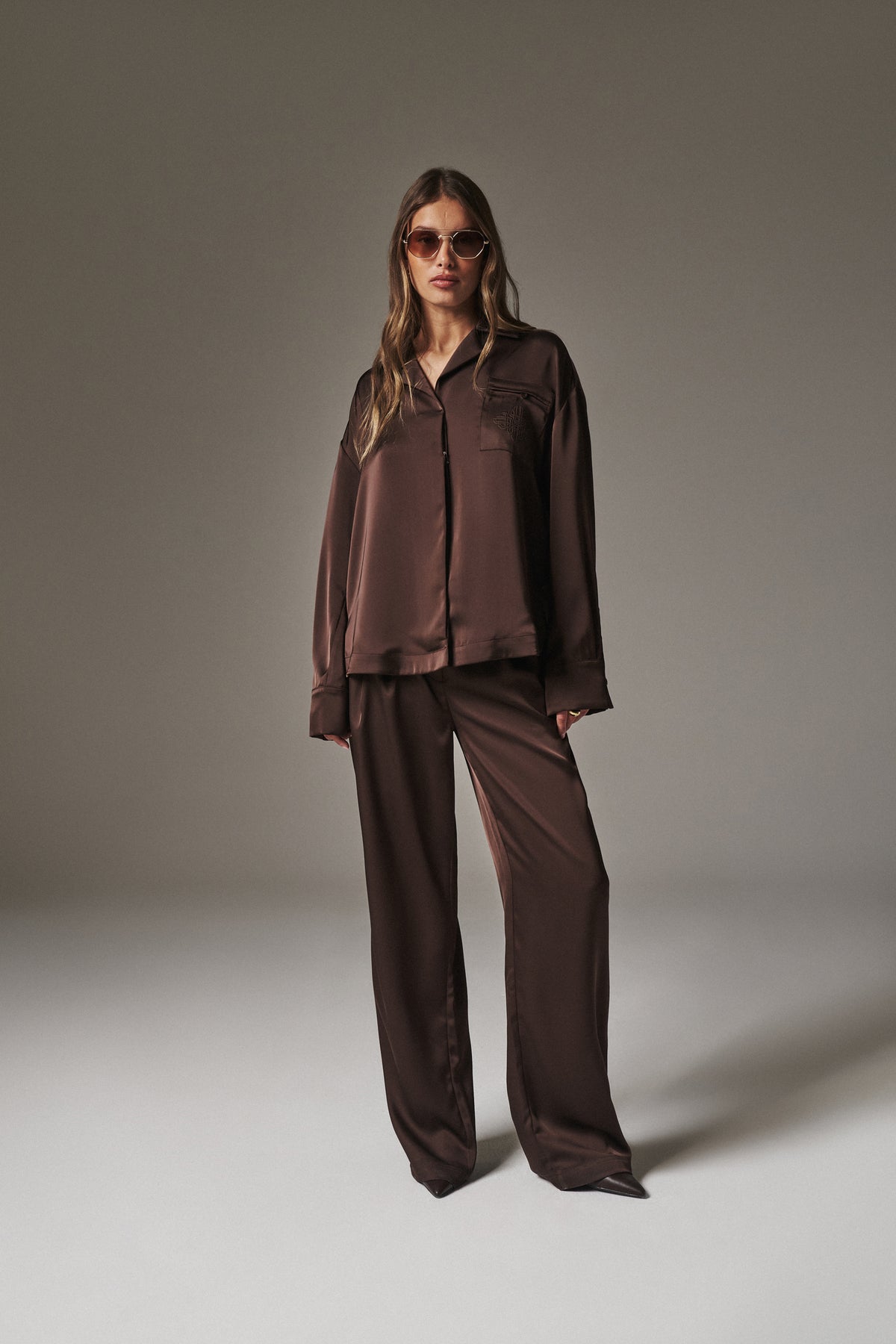 SATIN TAILORED RELAXED SHIRT - DEEP CHOCOLATE