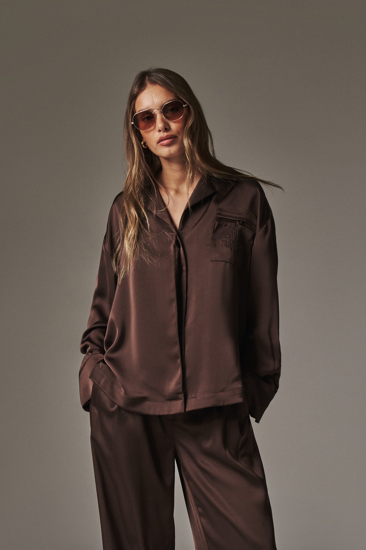 SATIN TAILORED RELAXED SHIRT - DEEP CHOCOLATE