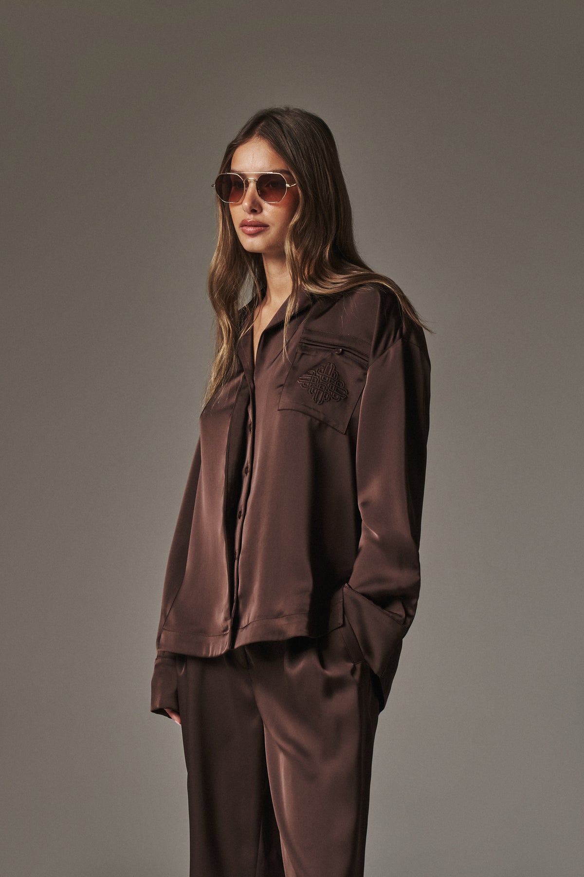 SATIN TAILORED RELAXED SHIRT - DEEP CHOCOLATE