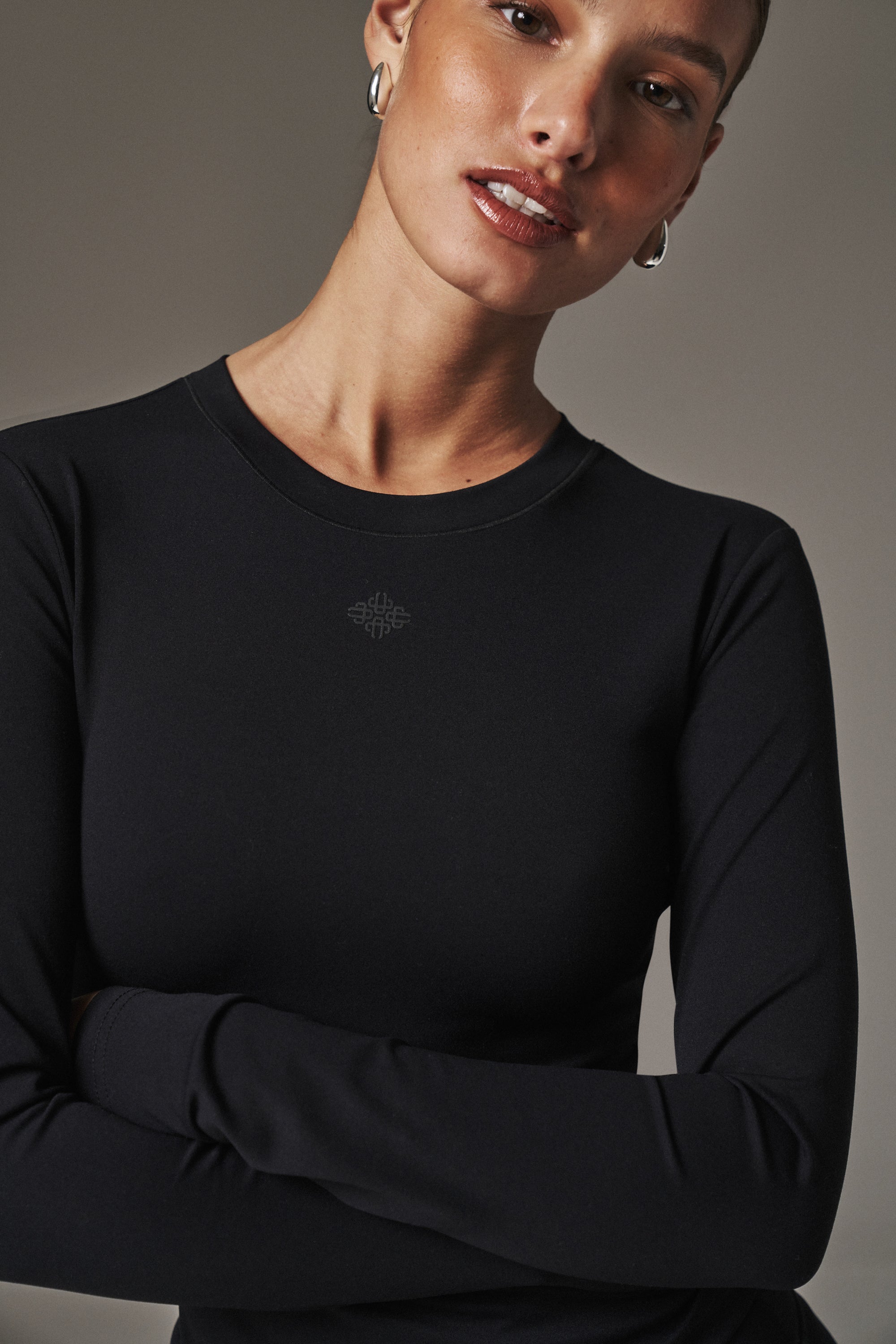 SCULPTING STRETCH LONG SLEEVE TOP - BLACK