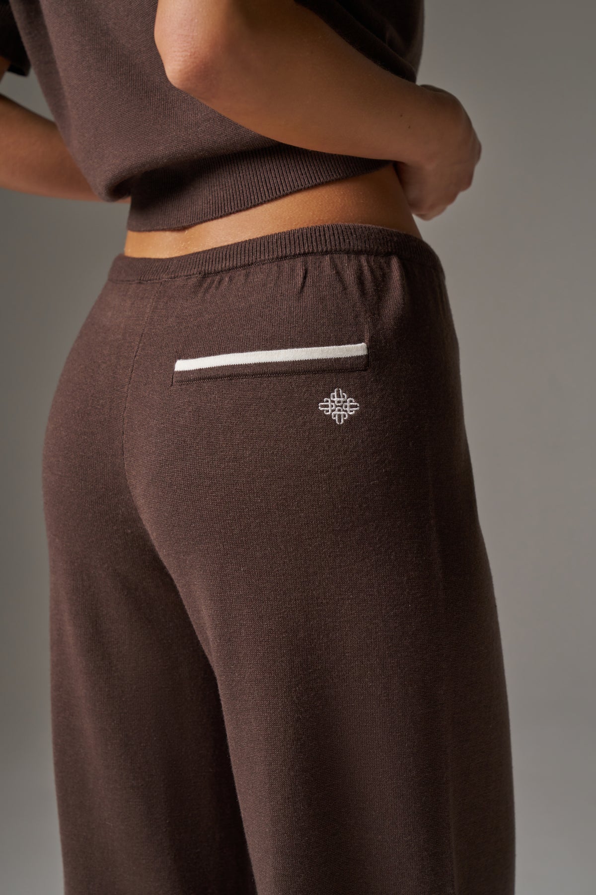 KNITTED PANEL TROUSERS - BROWN