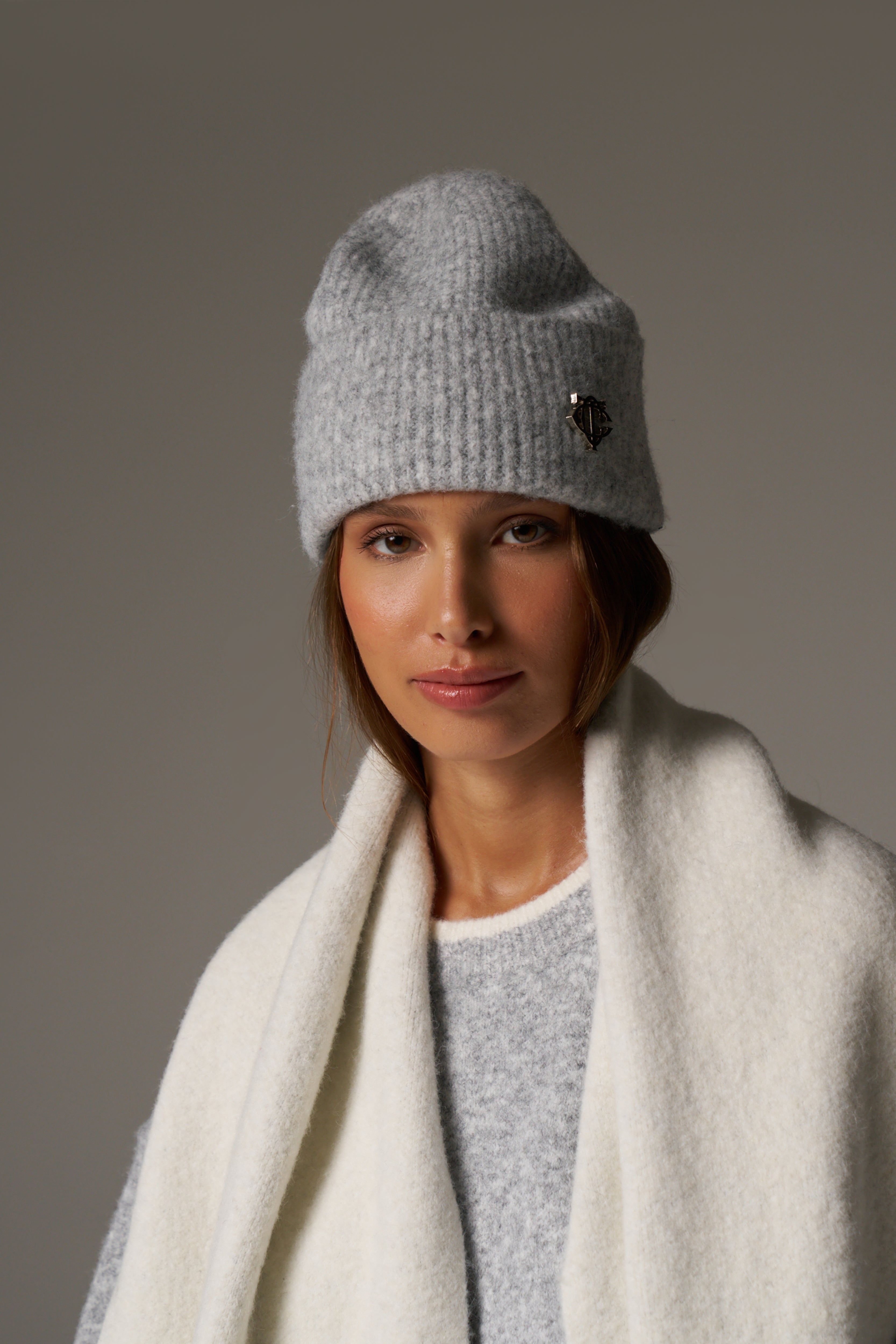 FLUFFY KNIT MONOGRAM PIN BADGE BEANIE - GREY