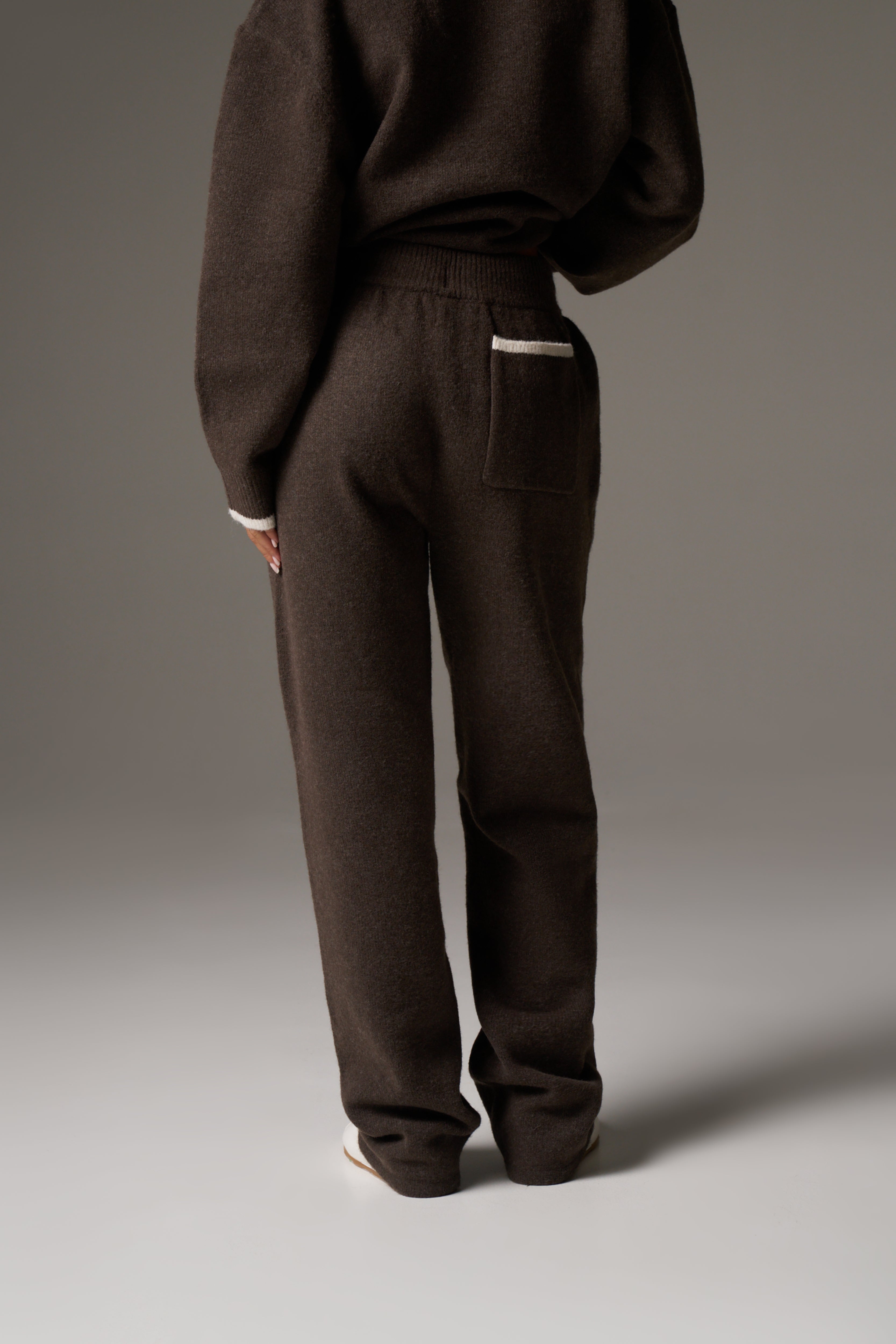 MONOGRAM KNITTED JOGGERS - BROWN