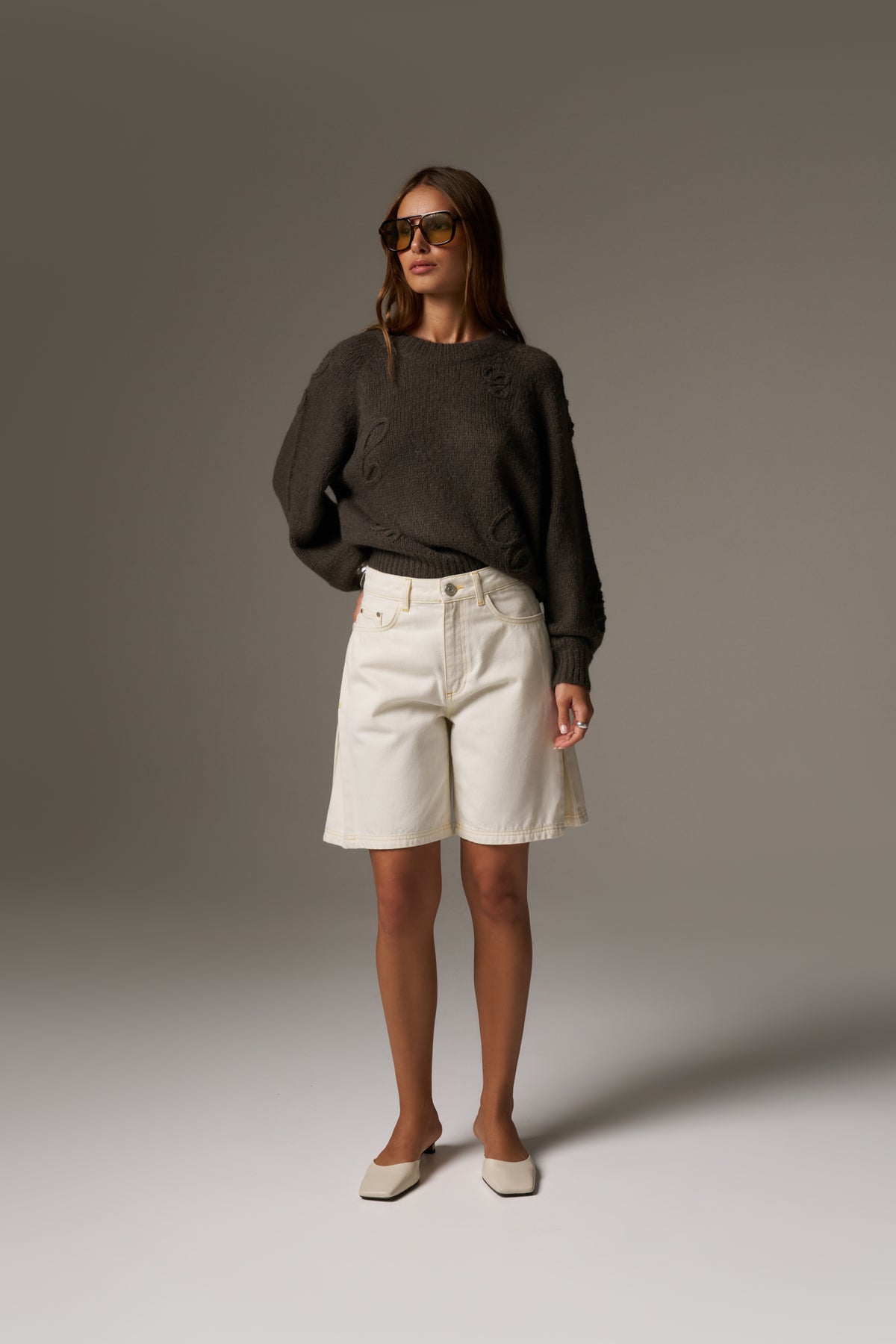 SCRIPT APPLIQUE OVERSIZED JUMPER - COCOA