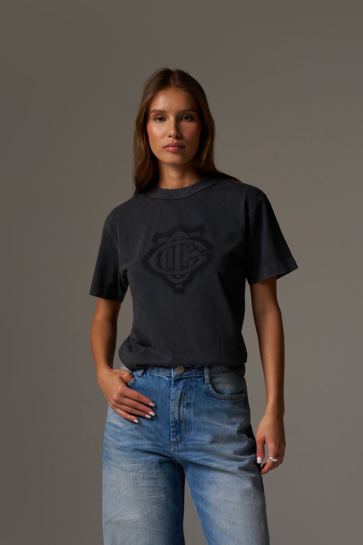 SHADOW PRINT EMBLEM T-SHIRT - WASHED BLACK