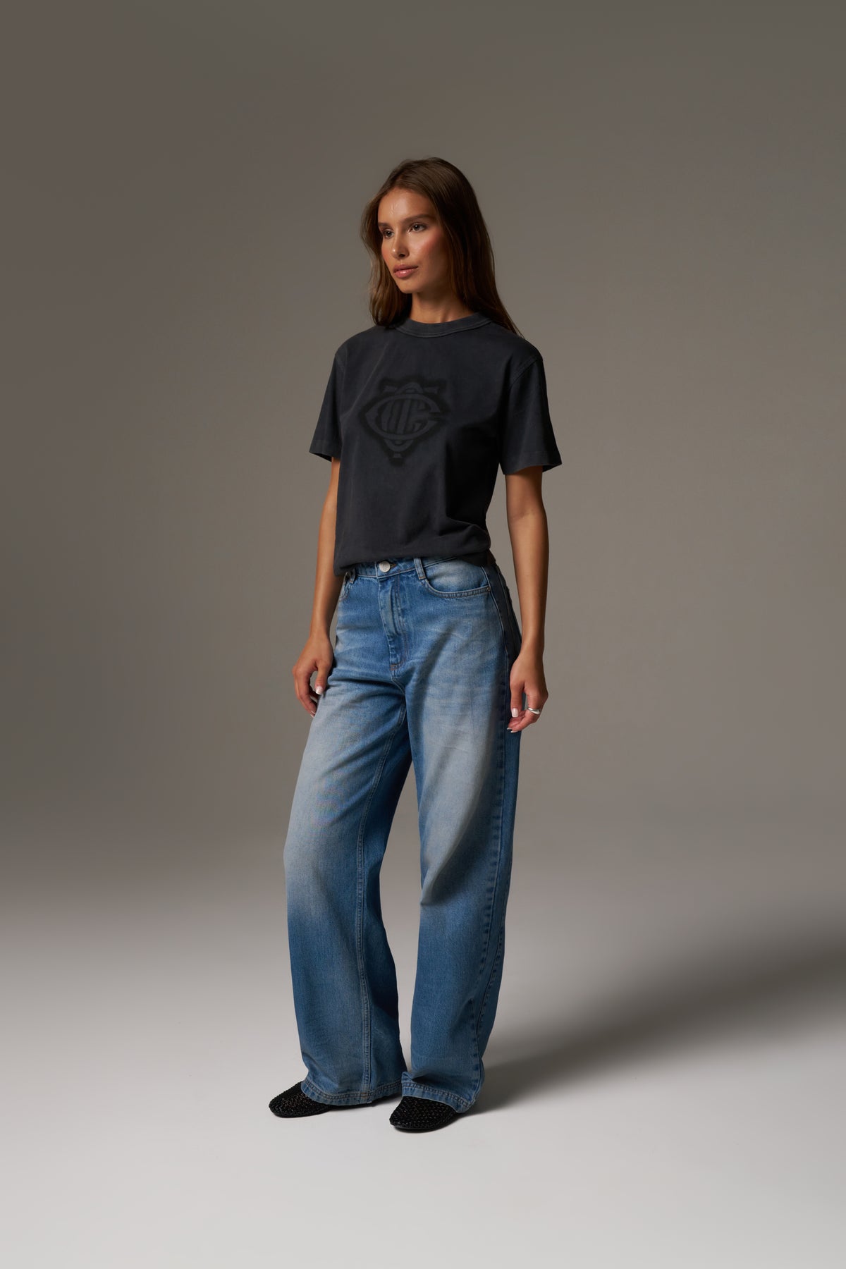 SHADOW PRINT EMBLEM T-SHIRT - WASHED BLACK
