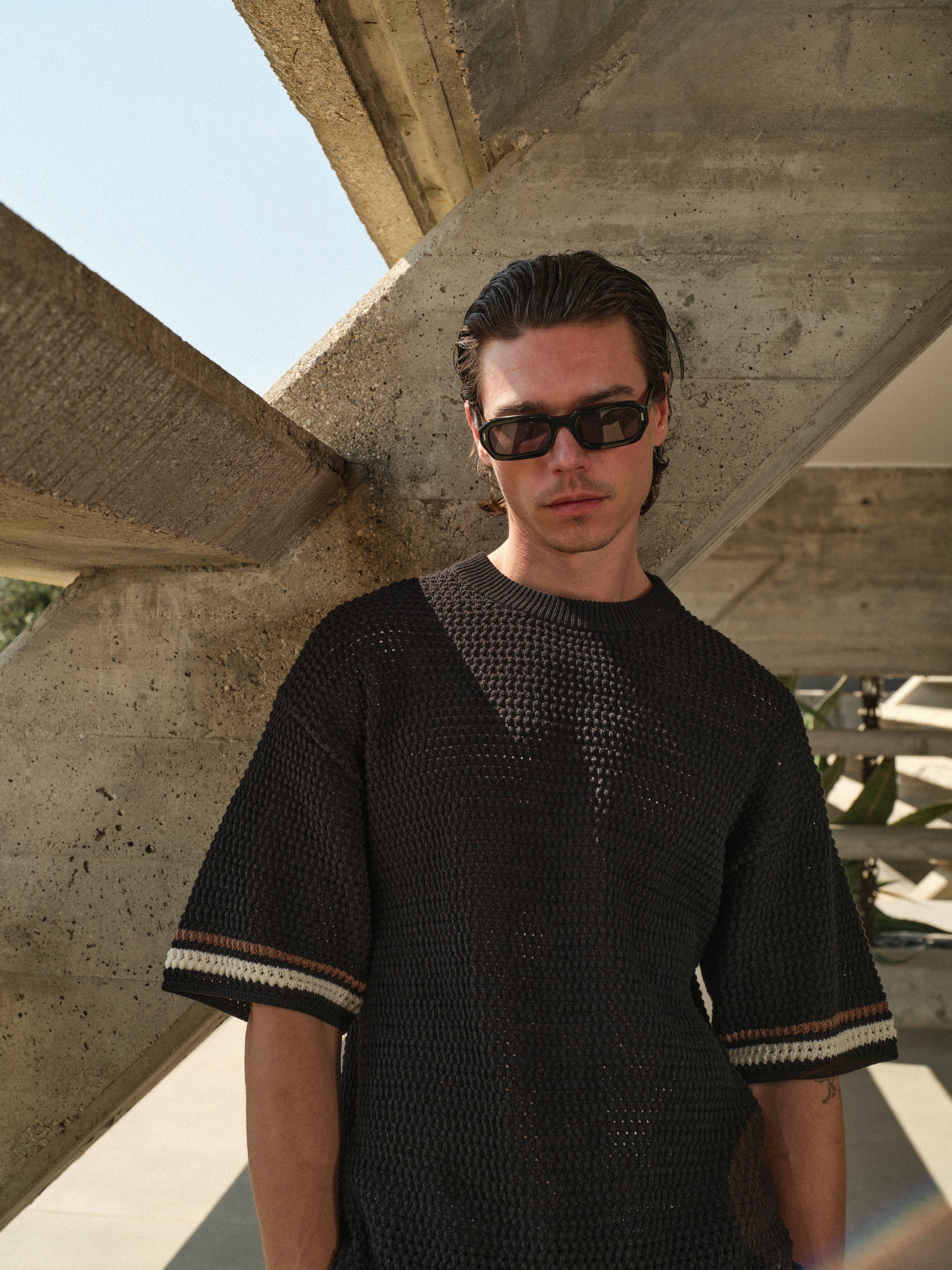 CROCHET KNITTED STRIPE T-SHIRT - BLACK