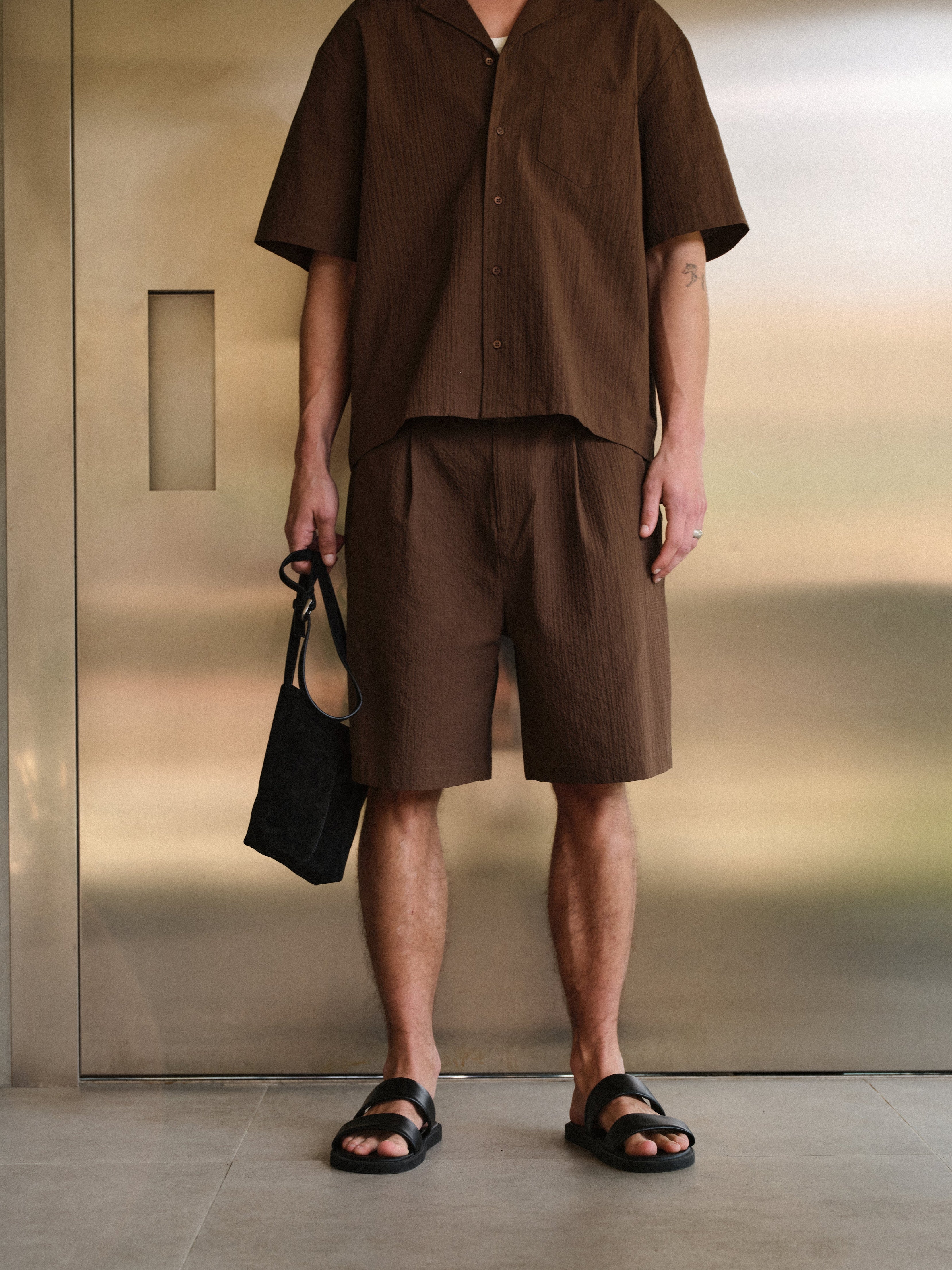 TEXTURED TAILORED SHORTS - BROWN