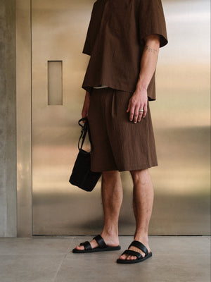 TEXTURED TAILORED SHORTS - BROWN
