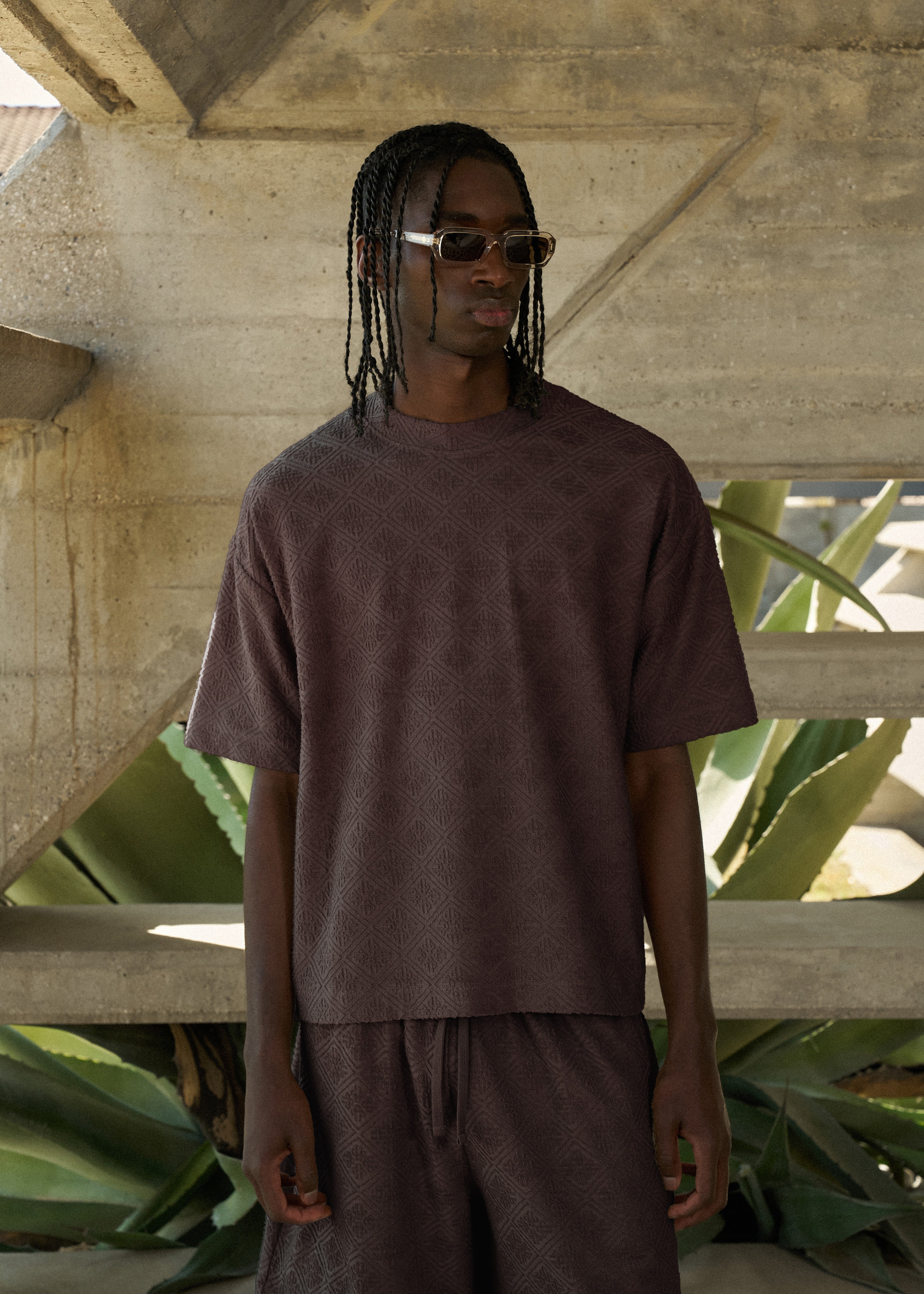 TOWELLING JACQUARD EMBLEM T-SHIRT - BROWN