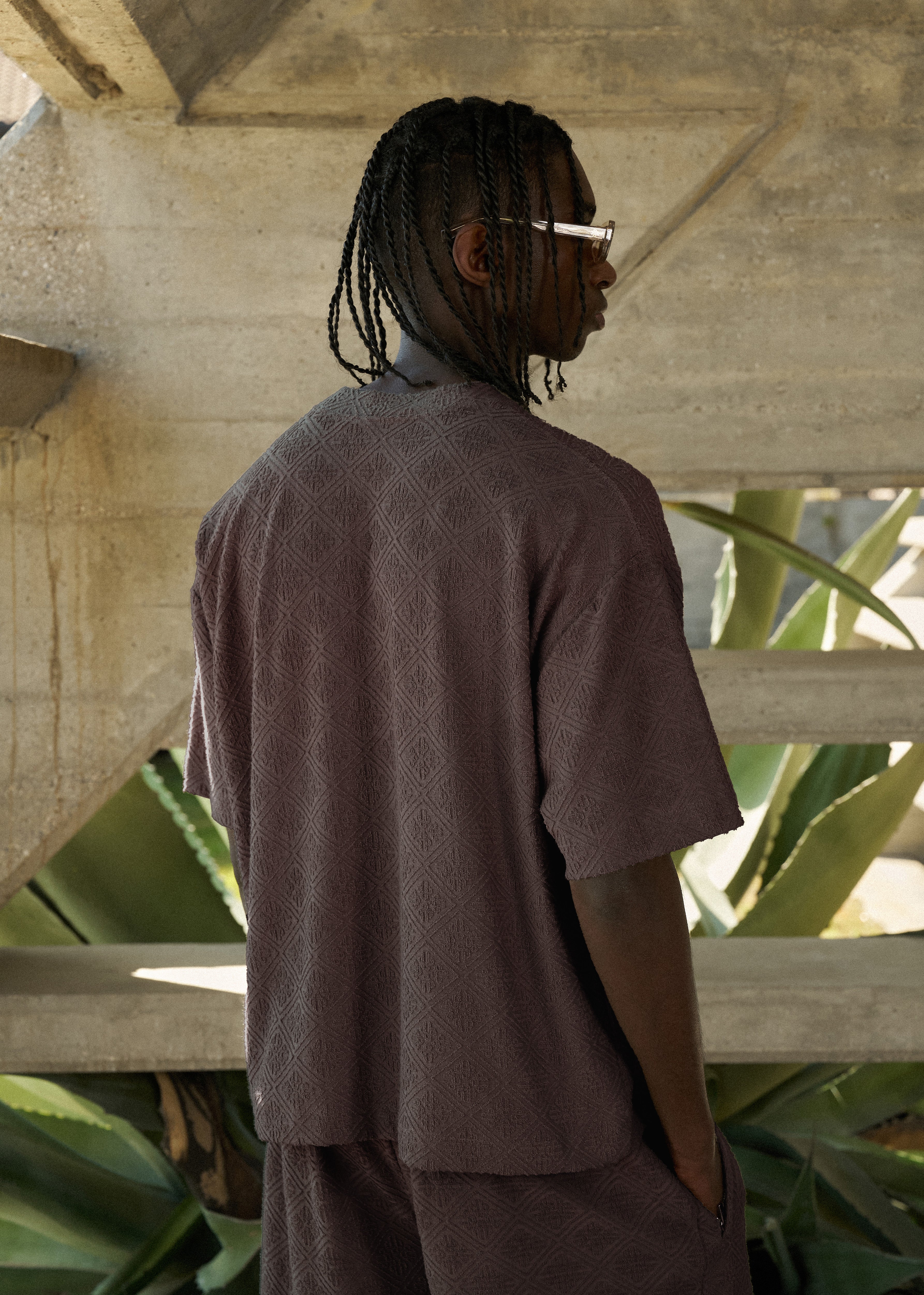 TOWELLING JACQUARD EMBLEM T-SHIRT - BROWN
