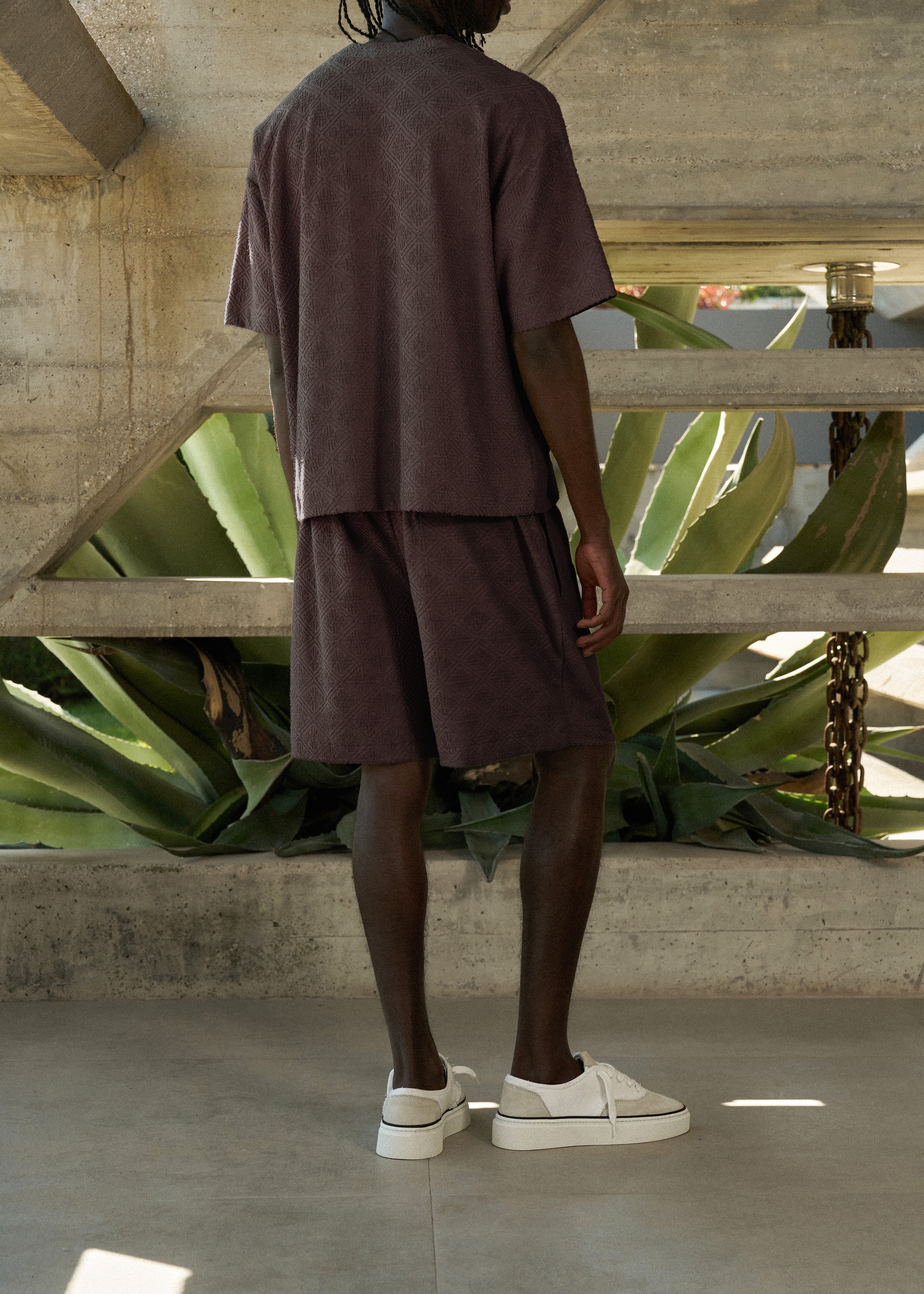 TOWELLING JACQUARD EMBLEM SHORTS - BROWN