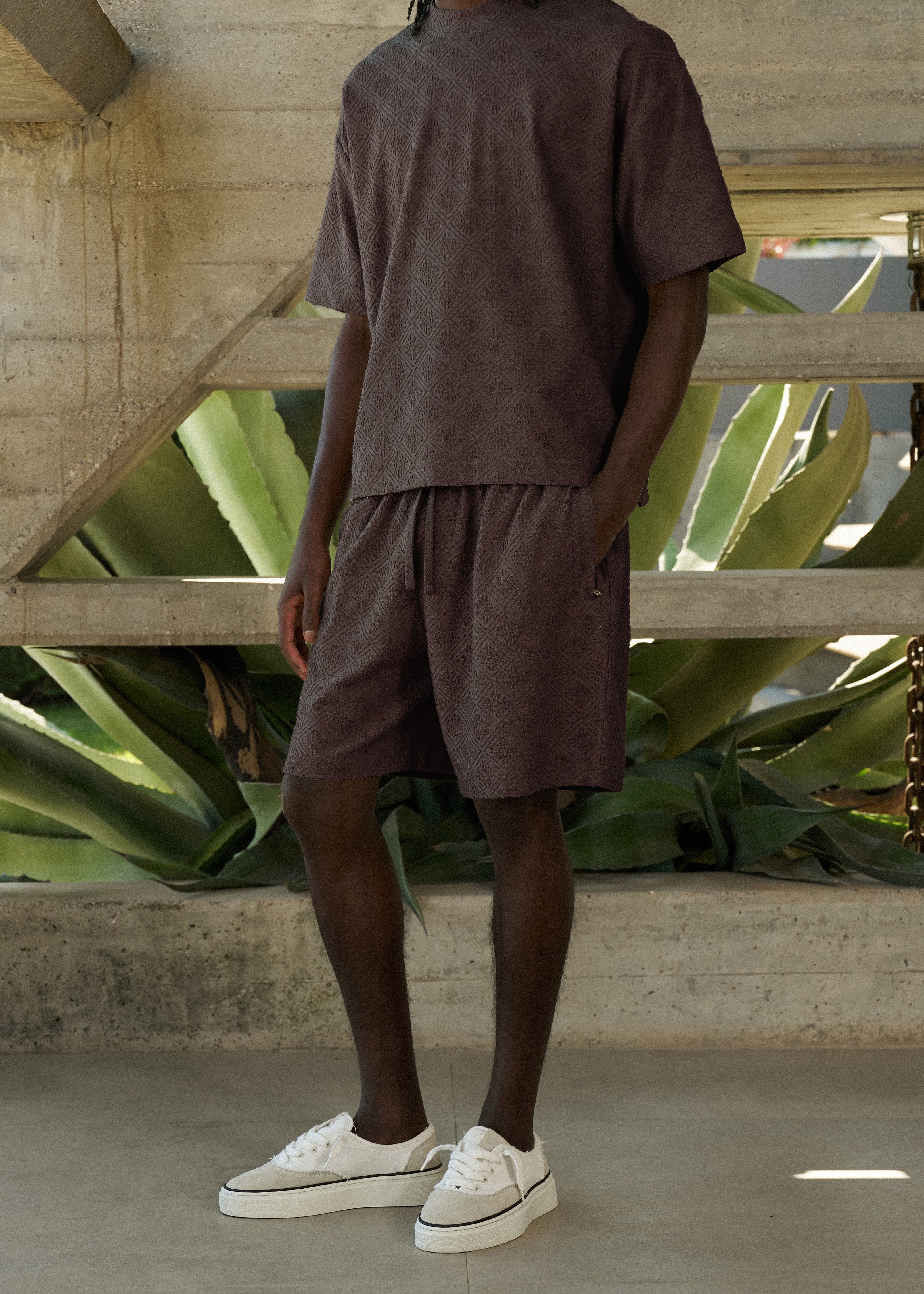 TOWELLING JACQUARD EMBLEM SHORTS - BROWN
