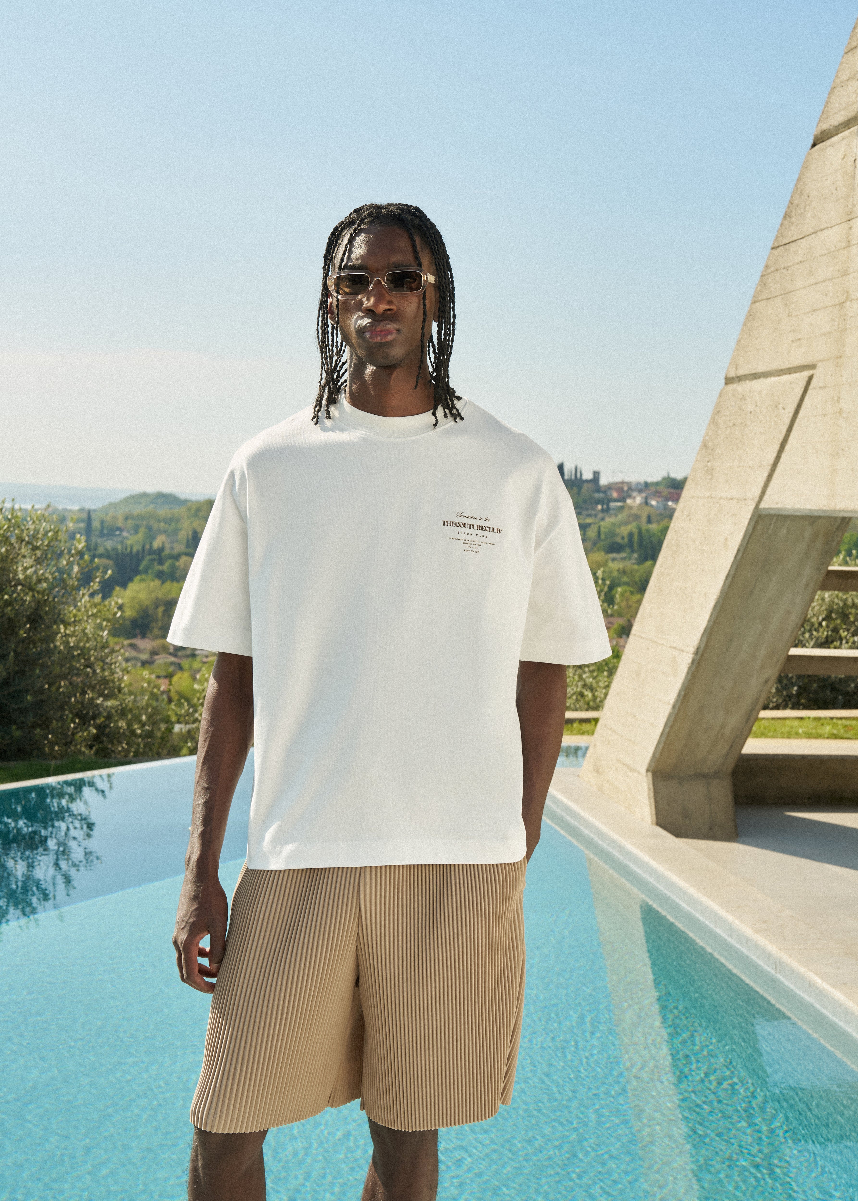 Man wearing a white t-shirt and beige shorts