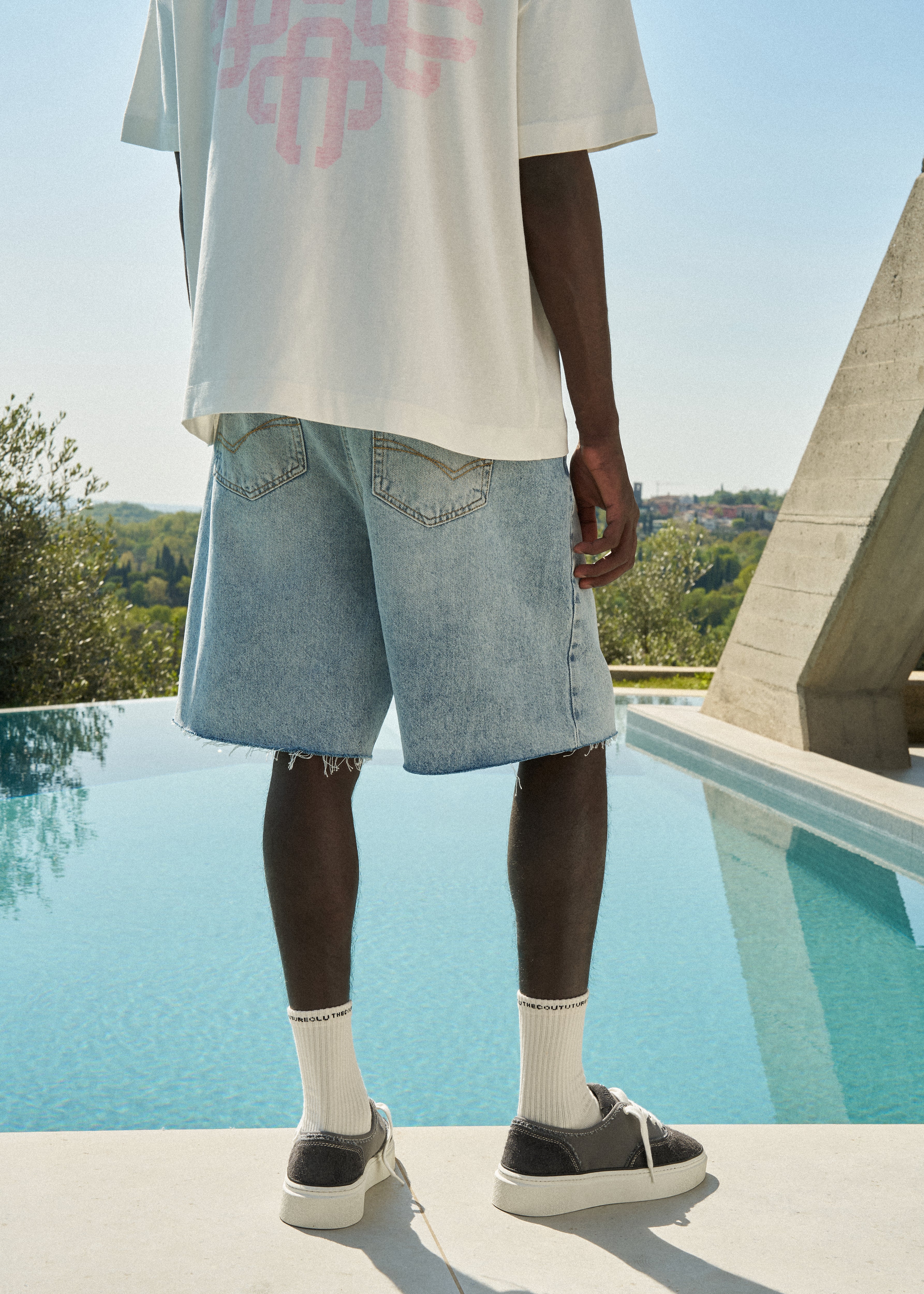 DENIM RAW EDGE SHORTS - MID STONE WASH