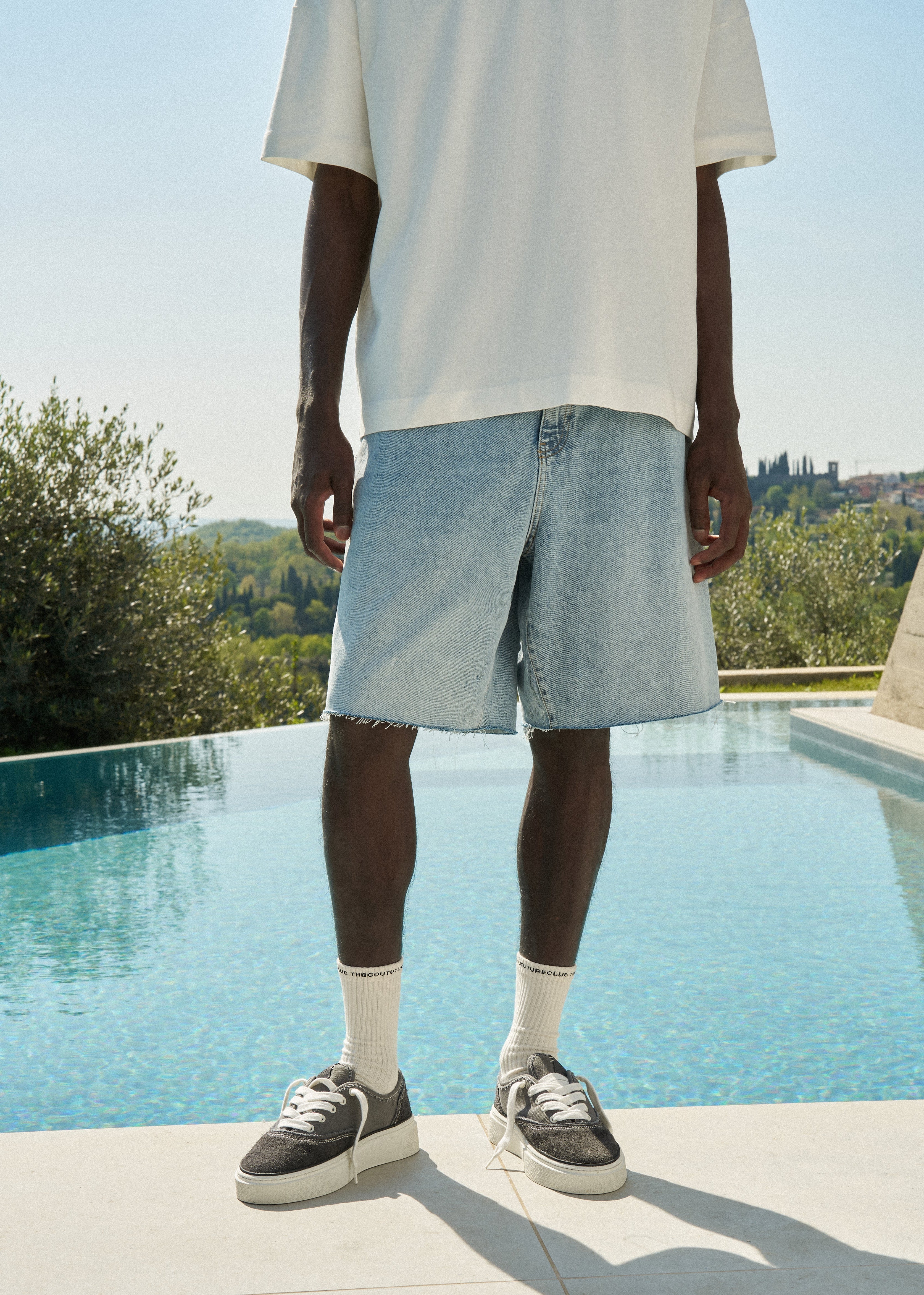 DENIM RAW EDGE SHORTS - MID STONE WASH